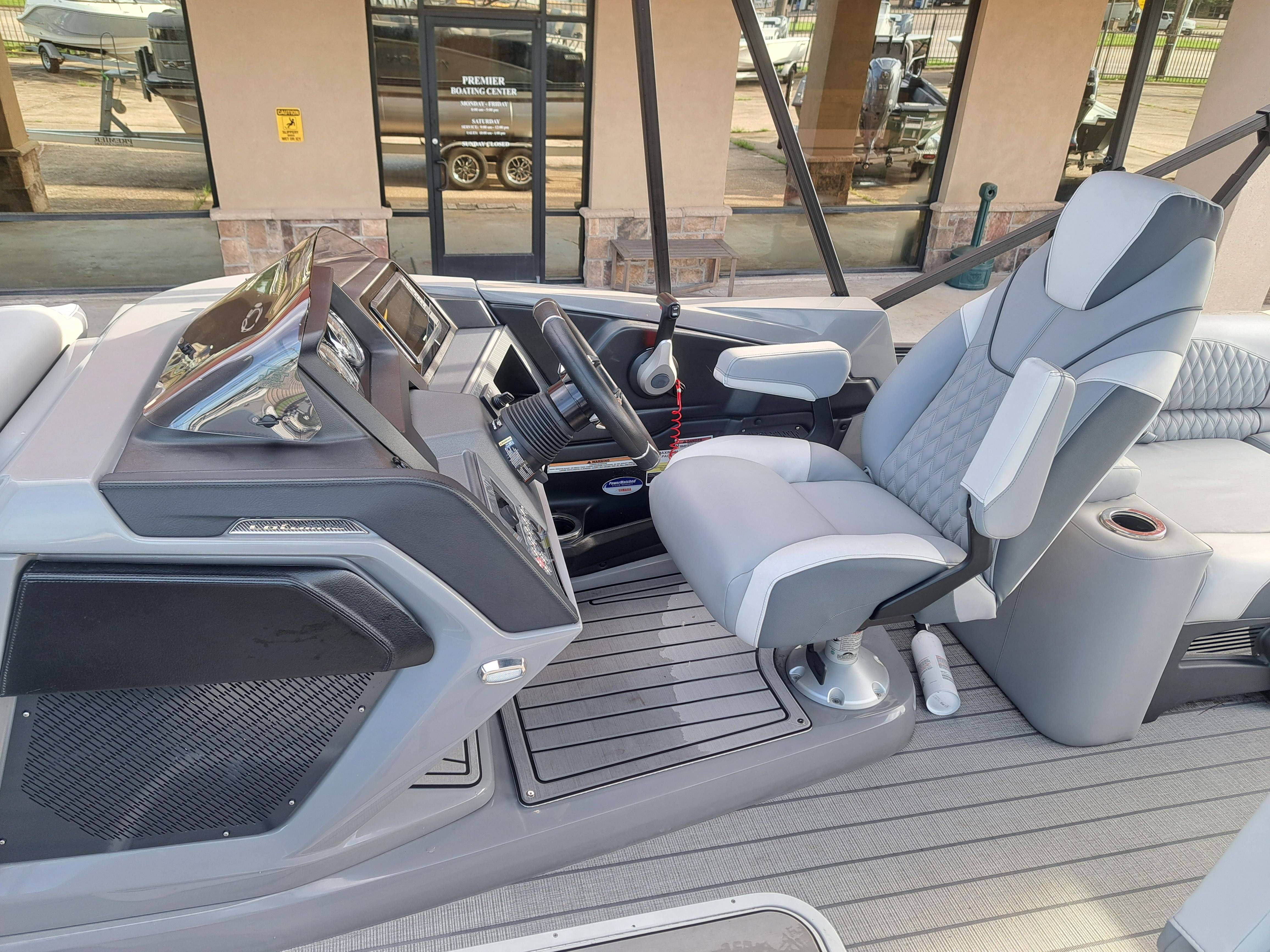 2025 Avalon Catalina Quad Lounge Shift - 23' - 16