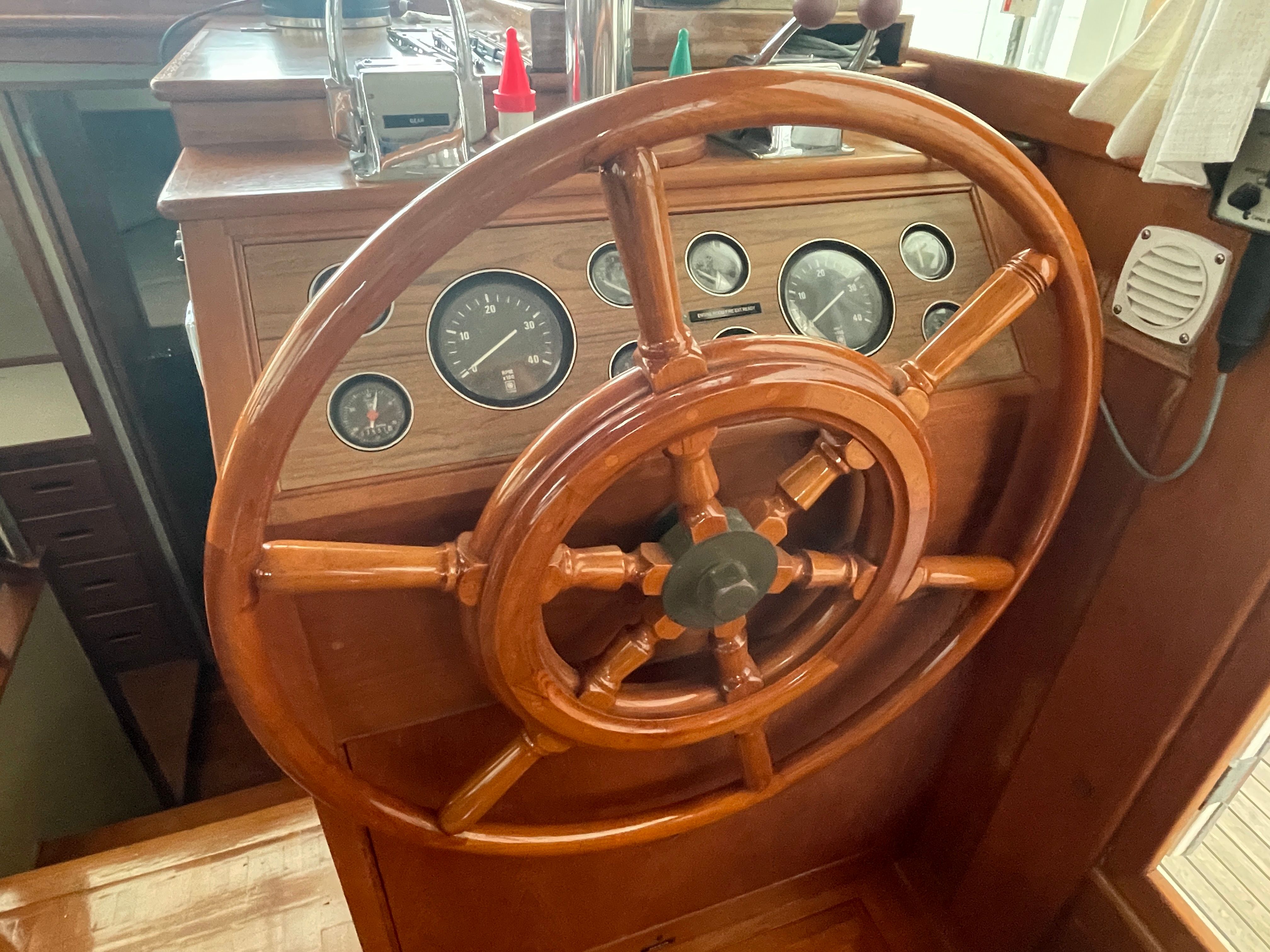 1985 Grand Banks 42 Motor Yacht - 25