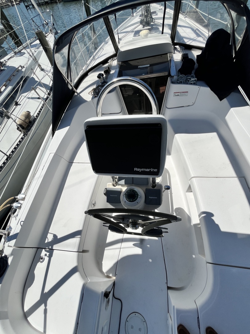 2006 Hunter 36 - Image 5