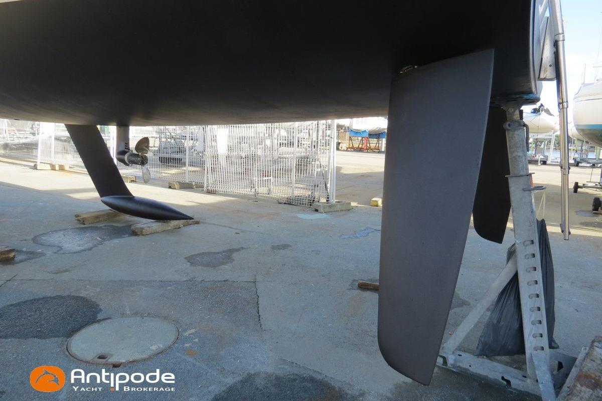 Maree Haute DJANGO 980 yacht keel and rudder, 2021 model, displayed at Antipode Yacht Brokerage.