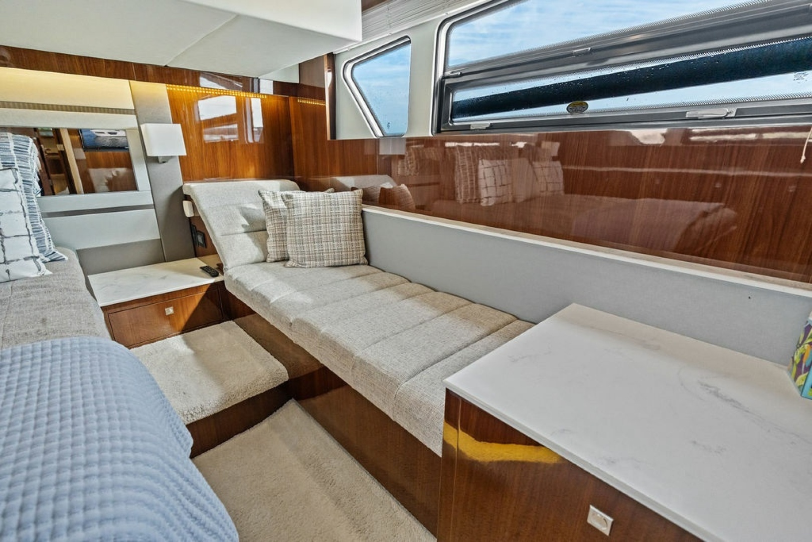 2022 Cruisers Yachts 46 CANTIUS - Image 46
