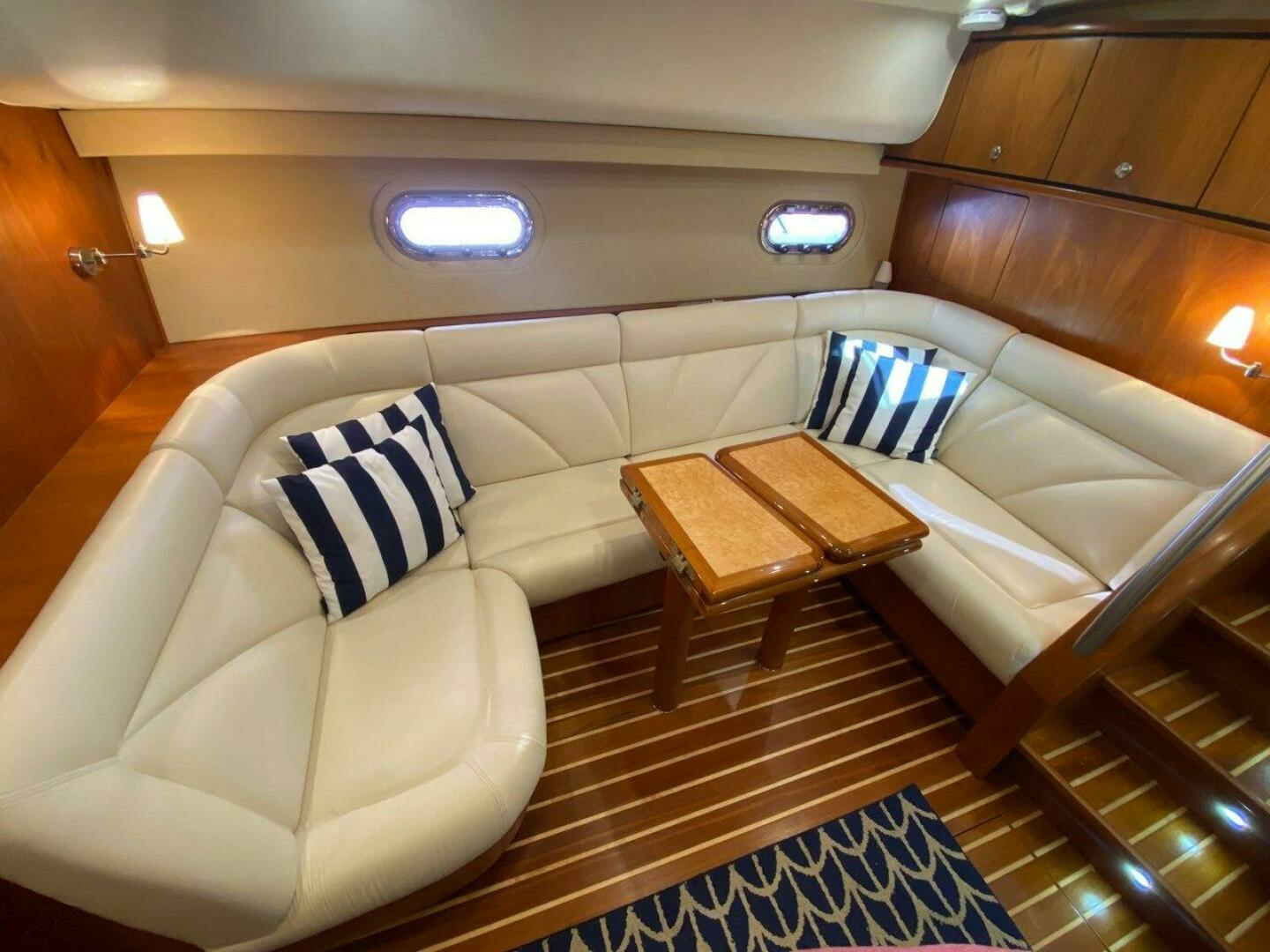2009 Tiara Yachts 4300 Sovran - Image 12