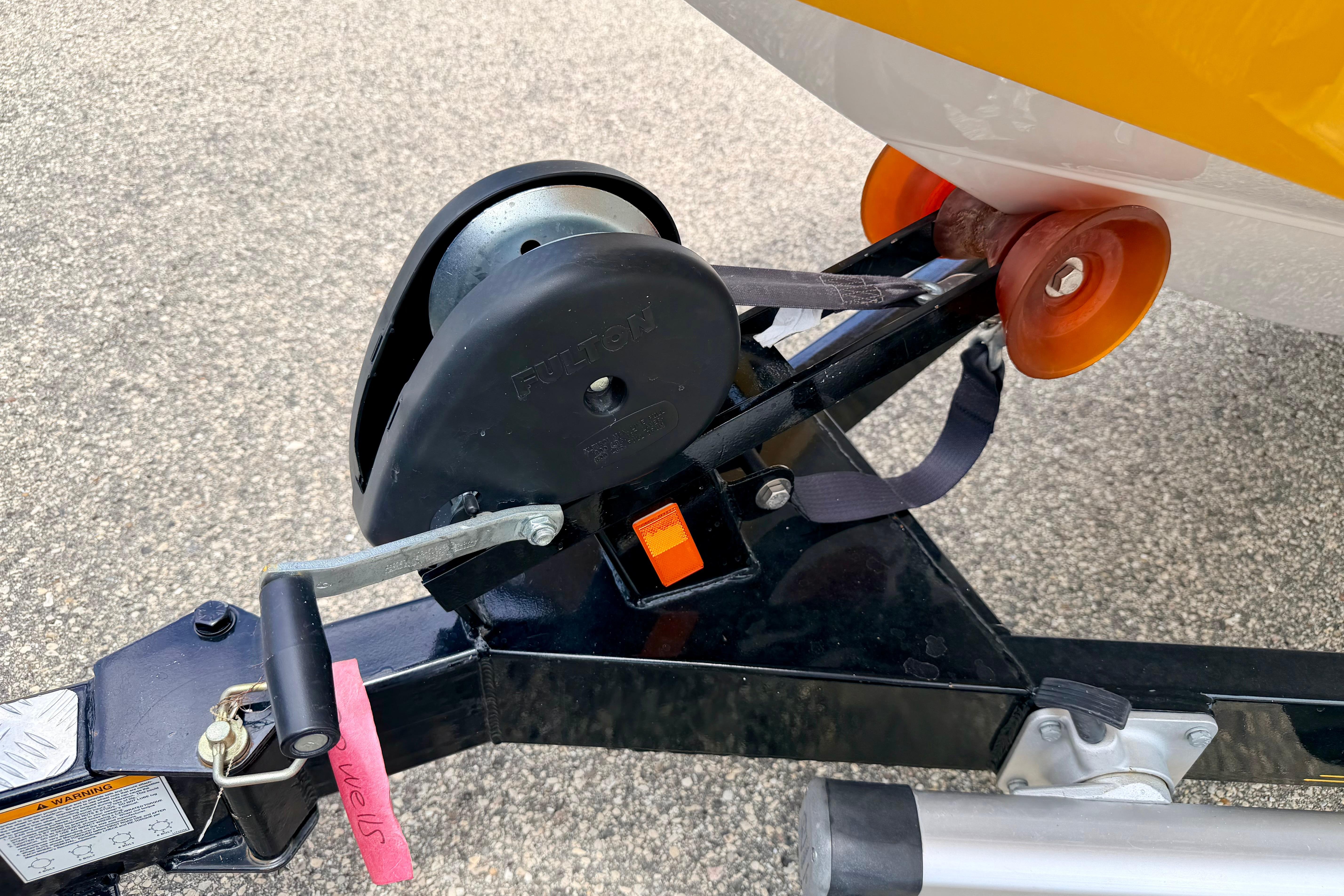 Trailer hitch and winch system for 2014 Tigé R20 boat, featuring orange rollers.