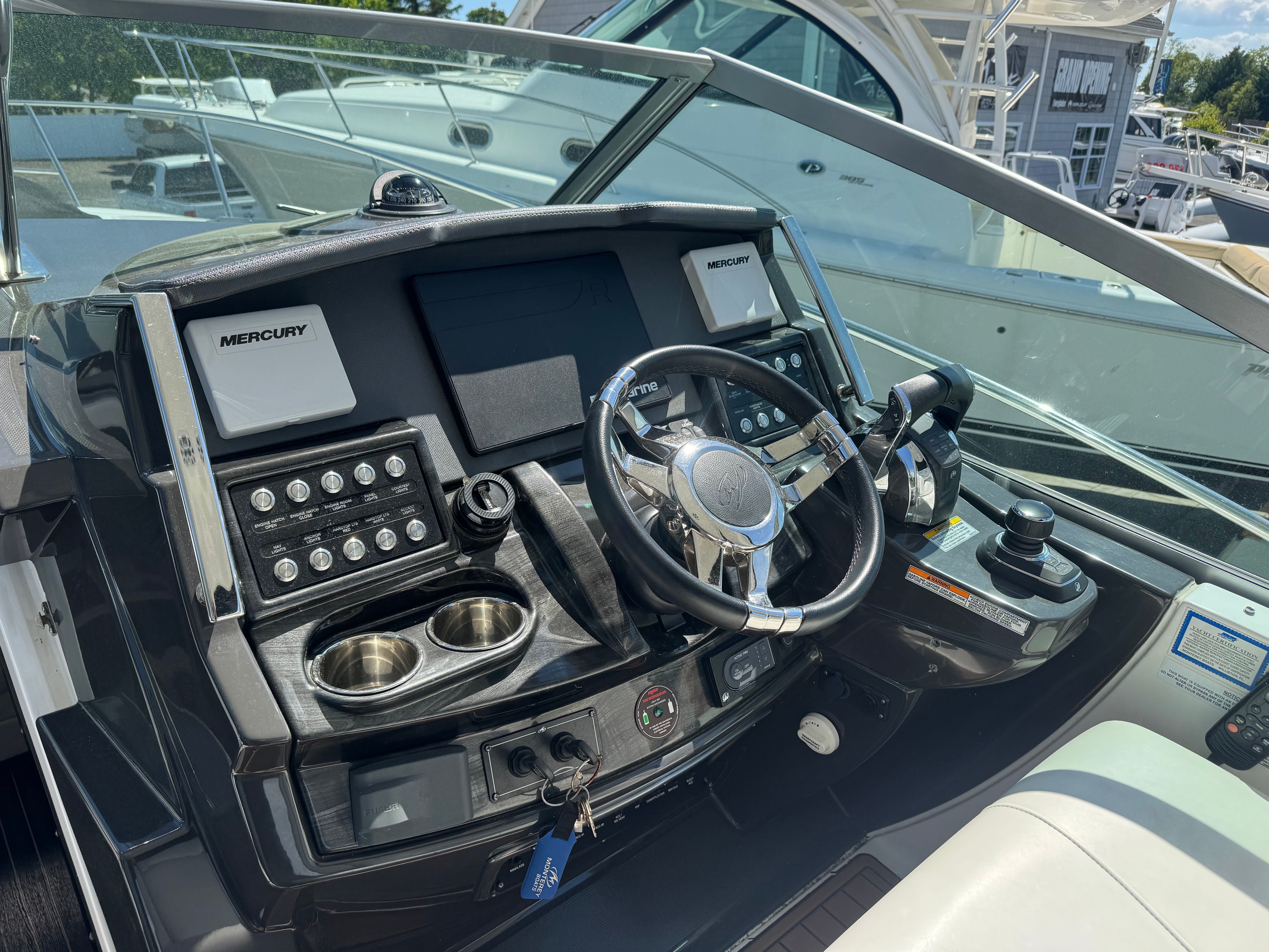2018 Monterey 335 Sport Yacht - 9
