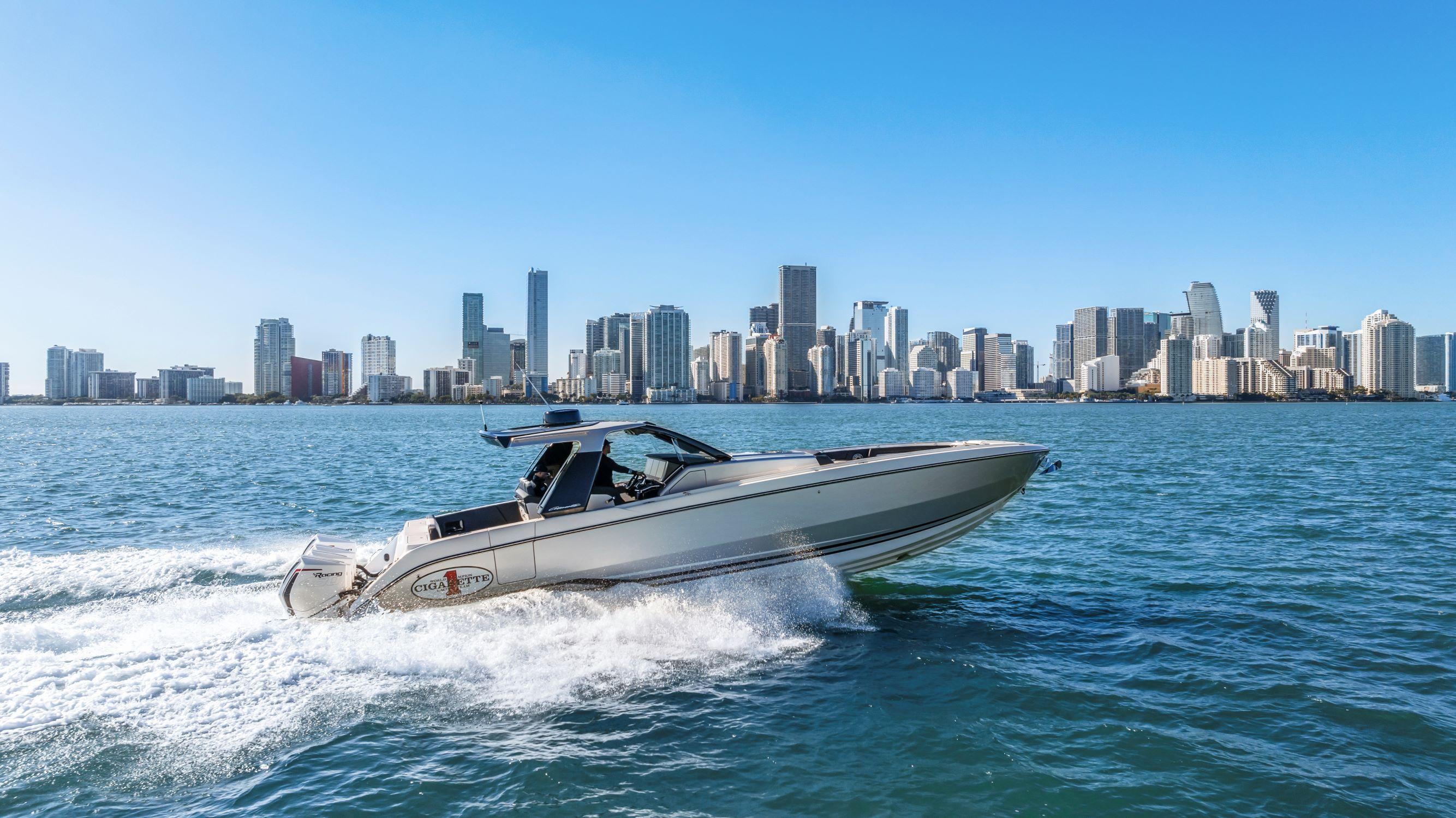 2022 Cigarette 42' Auroris