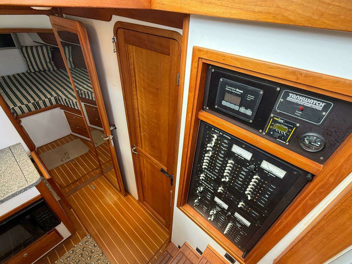 2002 Legacy 34 Express Twin Jet - Image 28