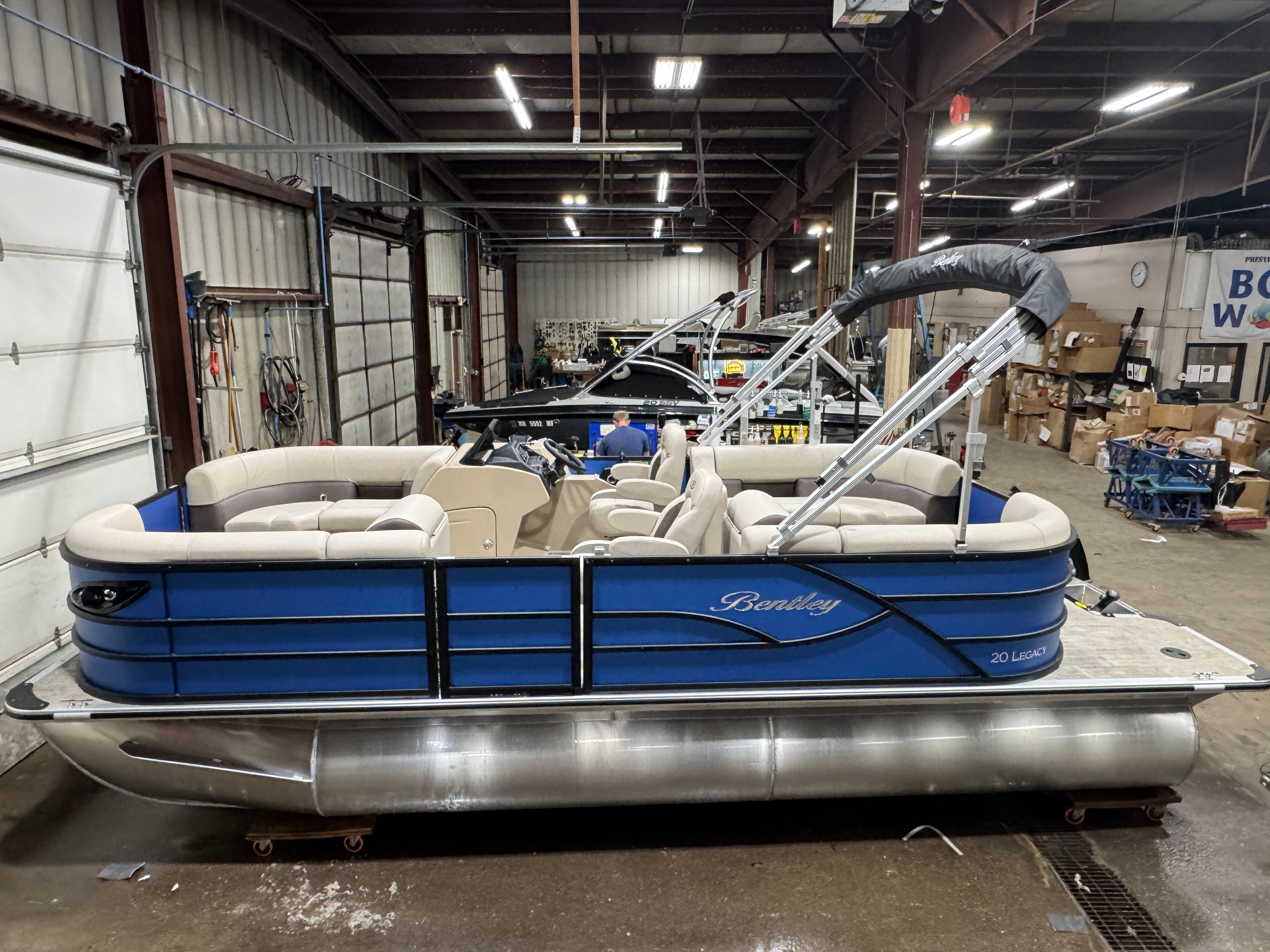2026 Bentley Pontoons Legacy 220 Navigator Quad Lounge & Honda 4-Stroke EFI