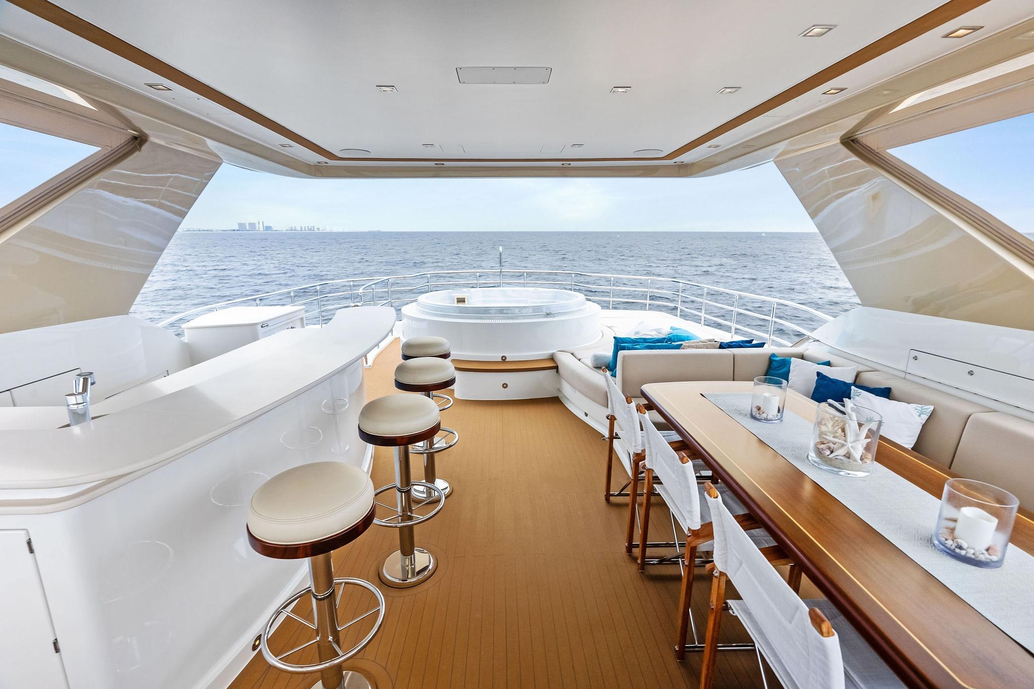 Flybridge beneath hardtop