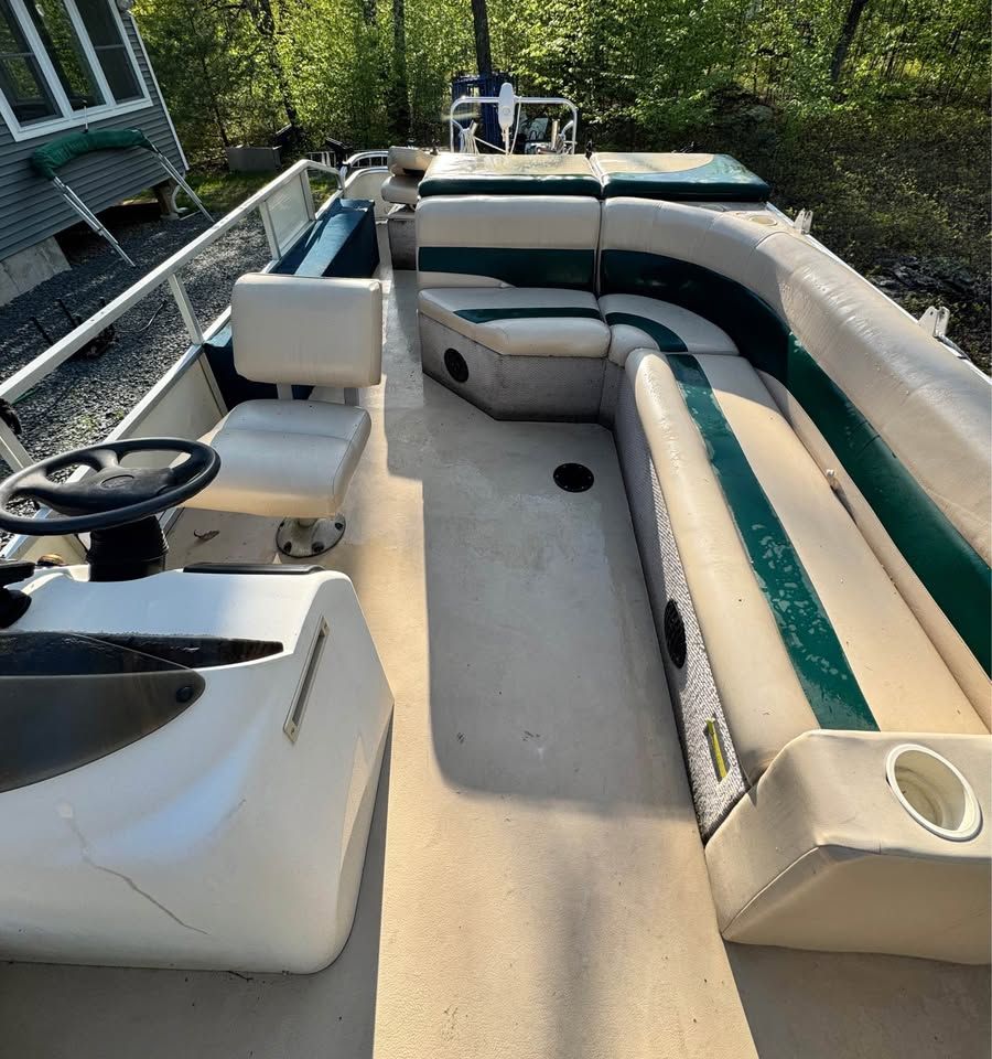 Interior of a 2005 Playbuoy Tropic 20' pontoon boat.