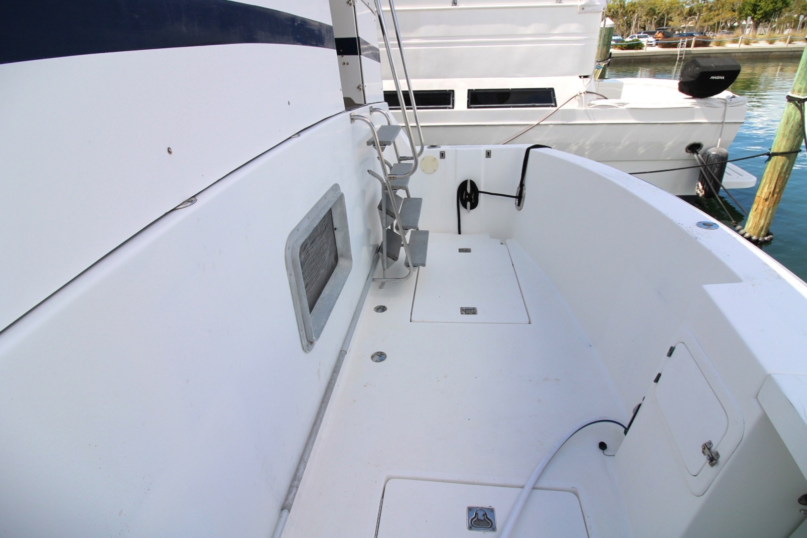 1995 Jefferson 52 Rivanna Cockpit MY - Image 28