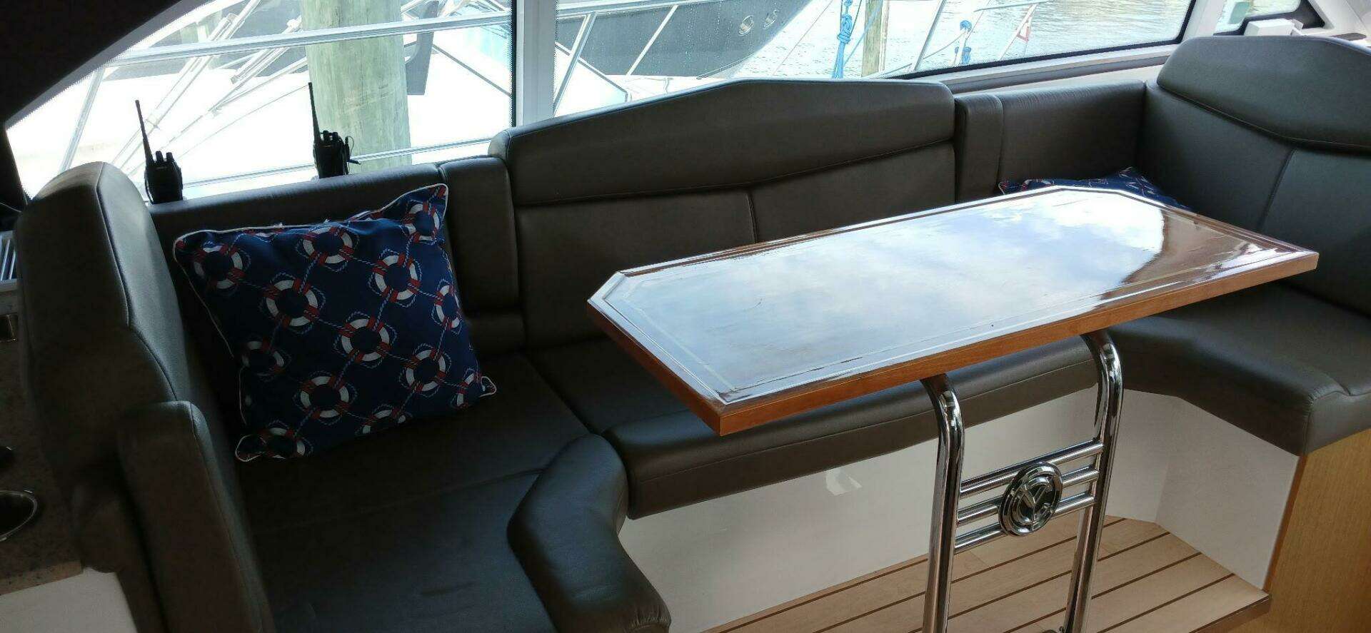 2014 Cruisers Yachts — - Image 16