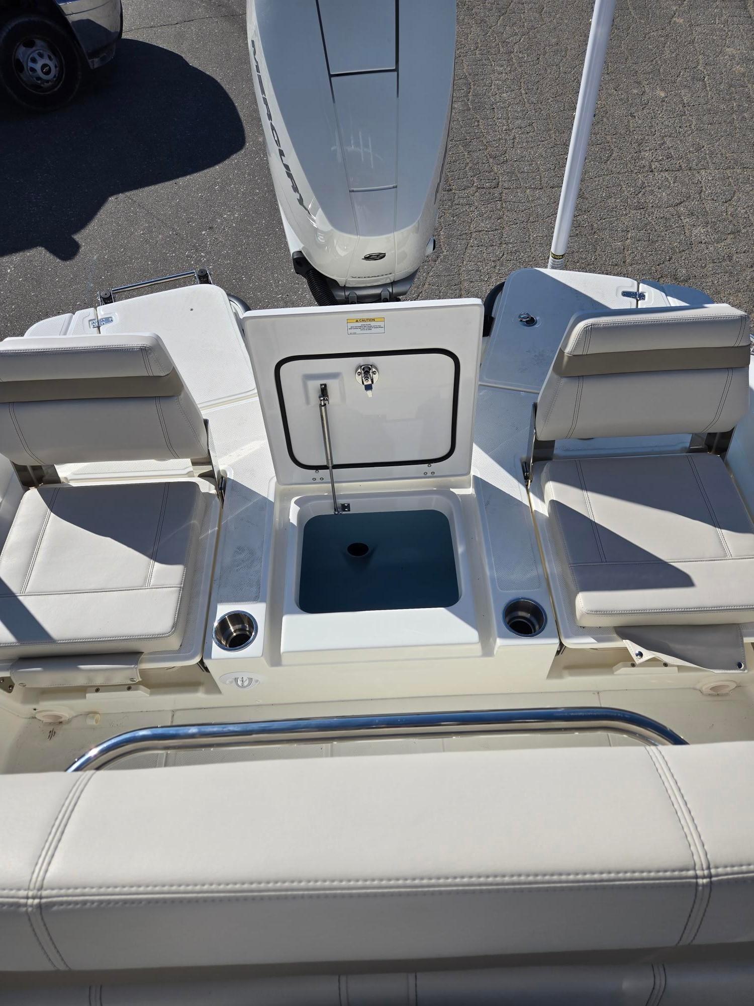 2025 Boston Whaler 250 Dauntless - 11