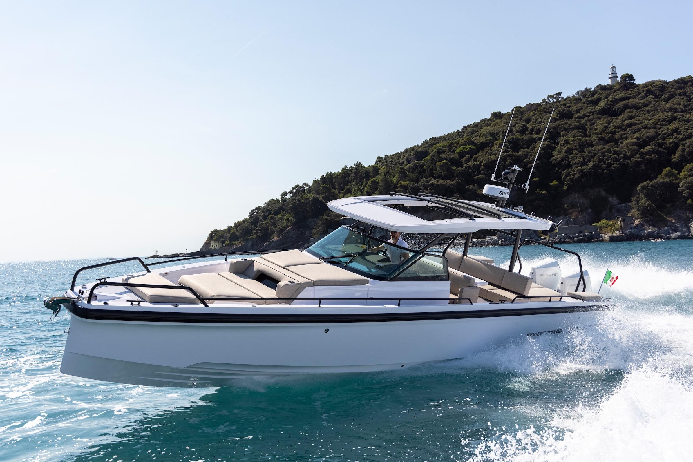 2023 Axopar 37 Sun-Top