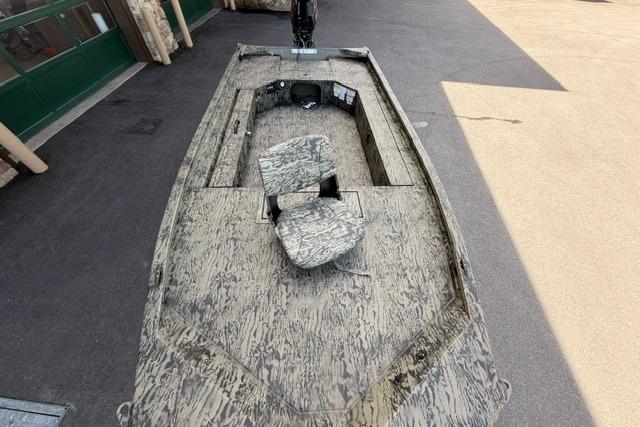 2026 Tracker Grizzly 1654 T Sportsman boat with camouflage design and swivel seat.