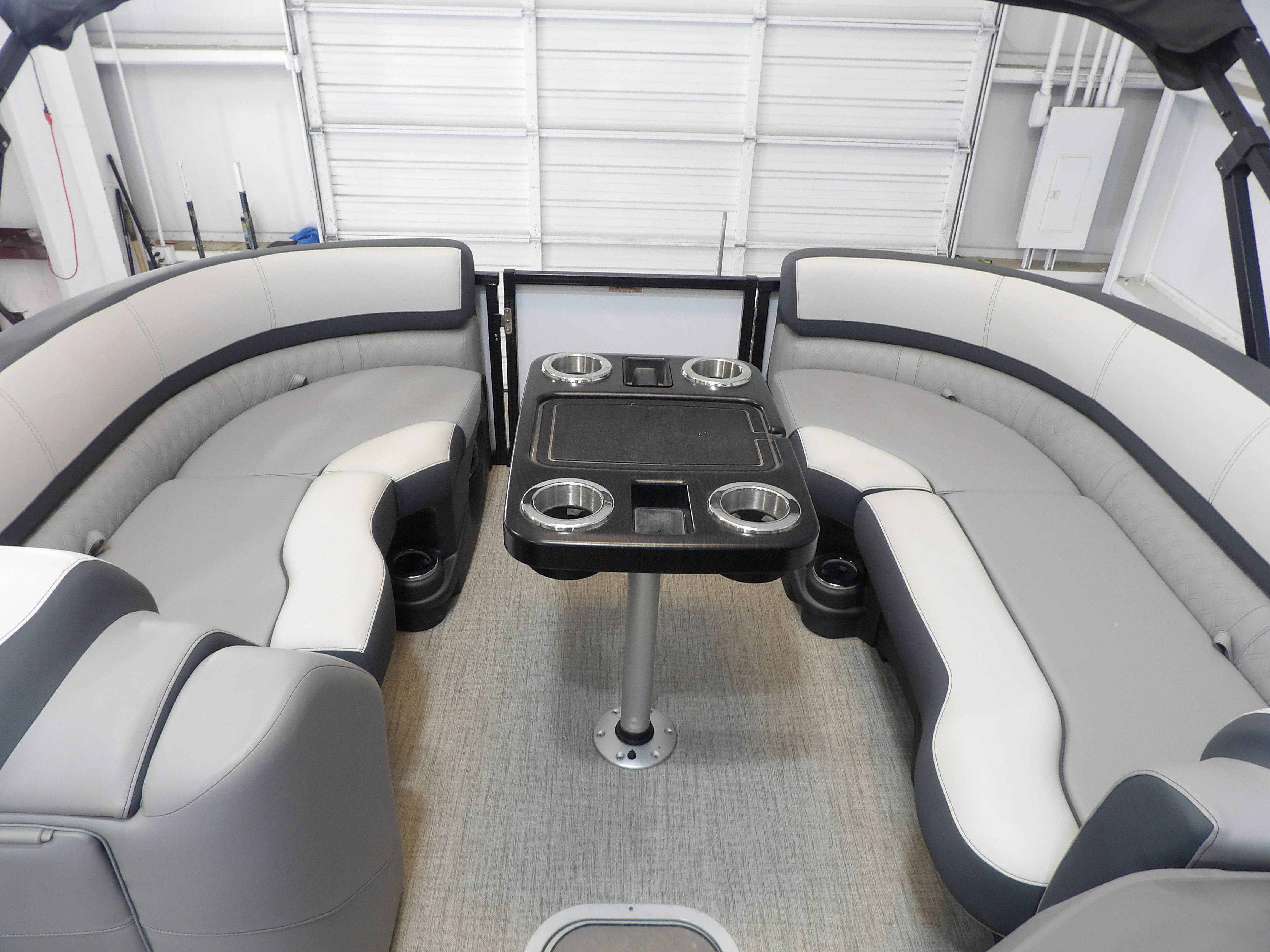 2025 Avalon LSZ Versatile Rear Bench - 23' - 17