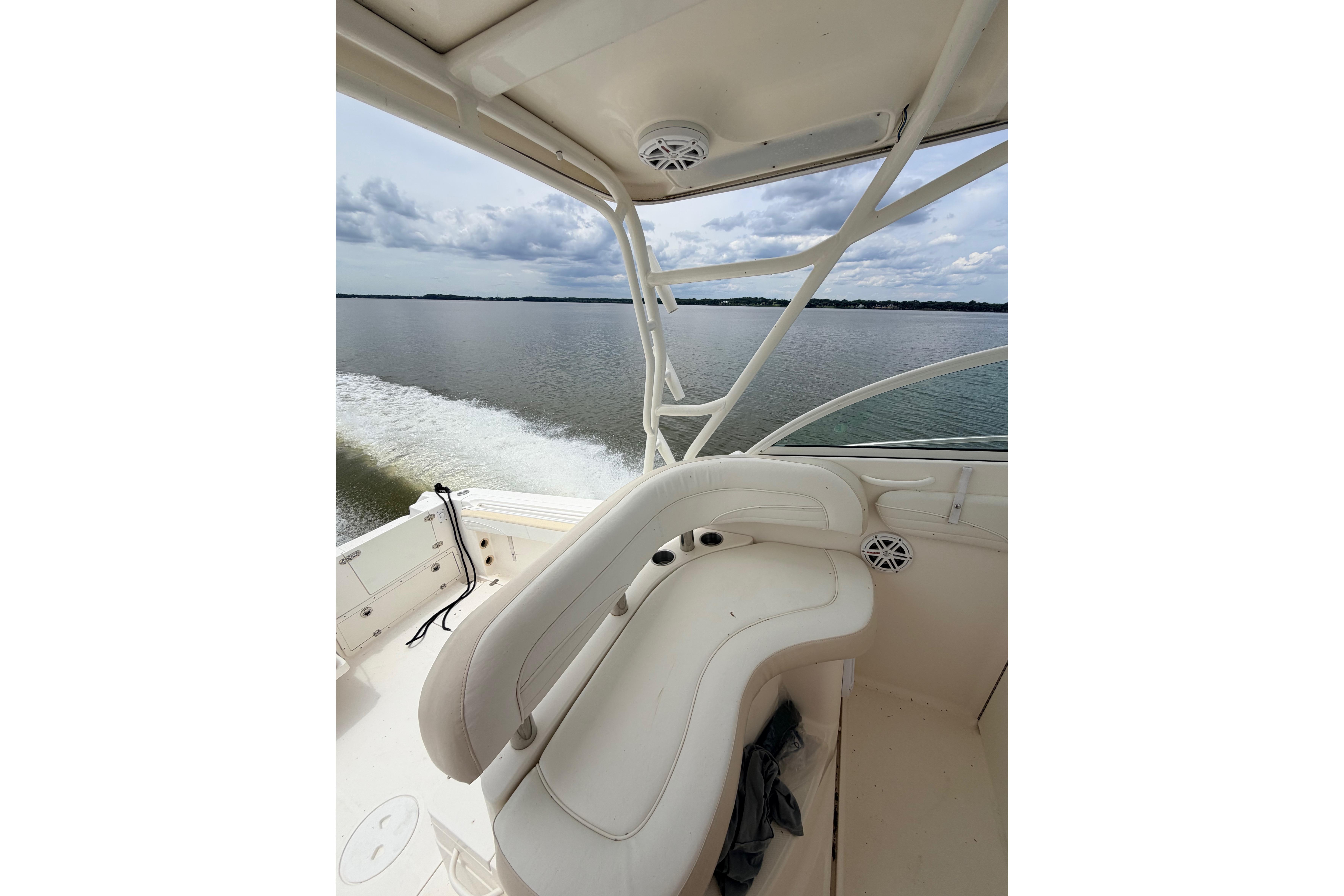 2015 Wellcraft 290 Coastal boat interior with white seating, cruising on calm waters.