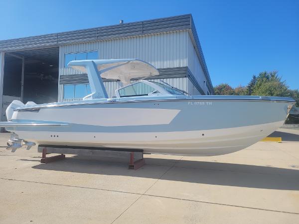 2022 Aviara AV32 OB