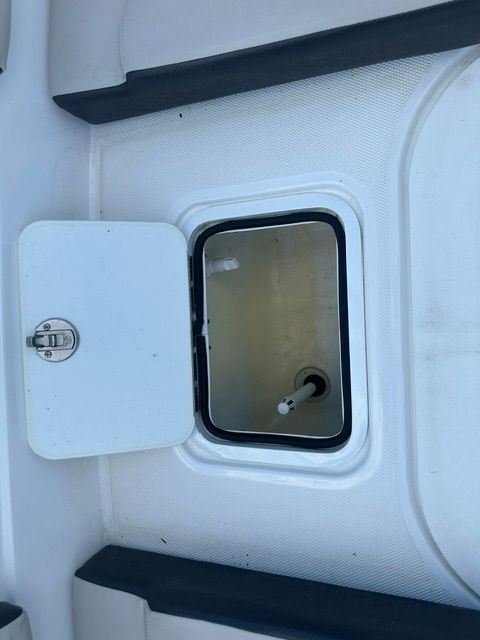 2021 Hurricane SunDeck Sport 205 OB - 12
