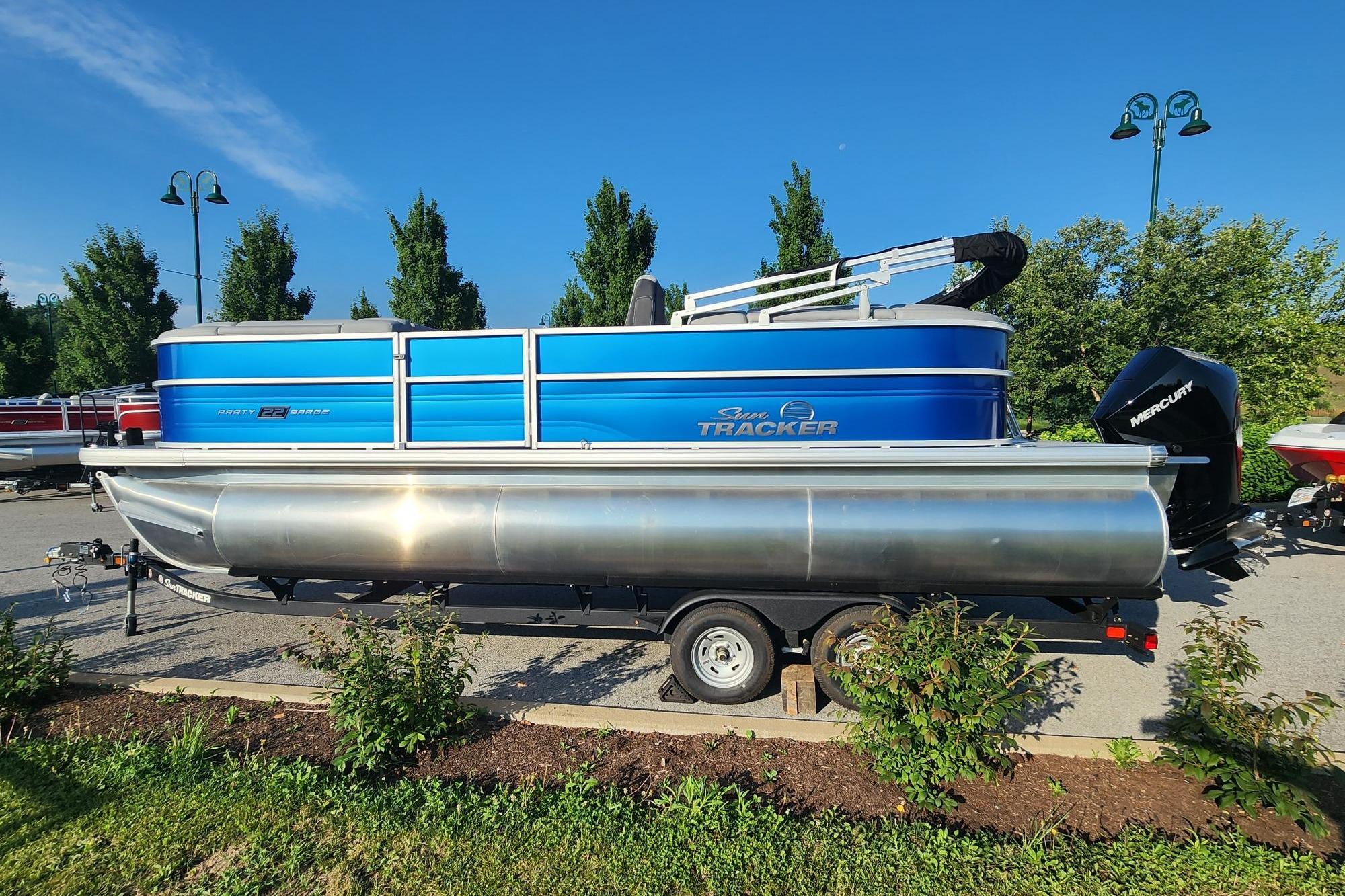 2026 Sun Tracker Party Barge 22 XP3