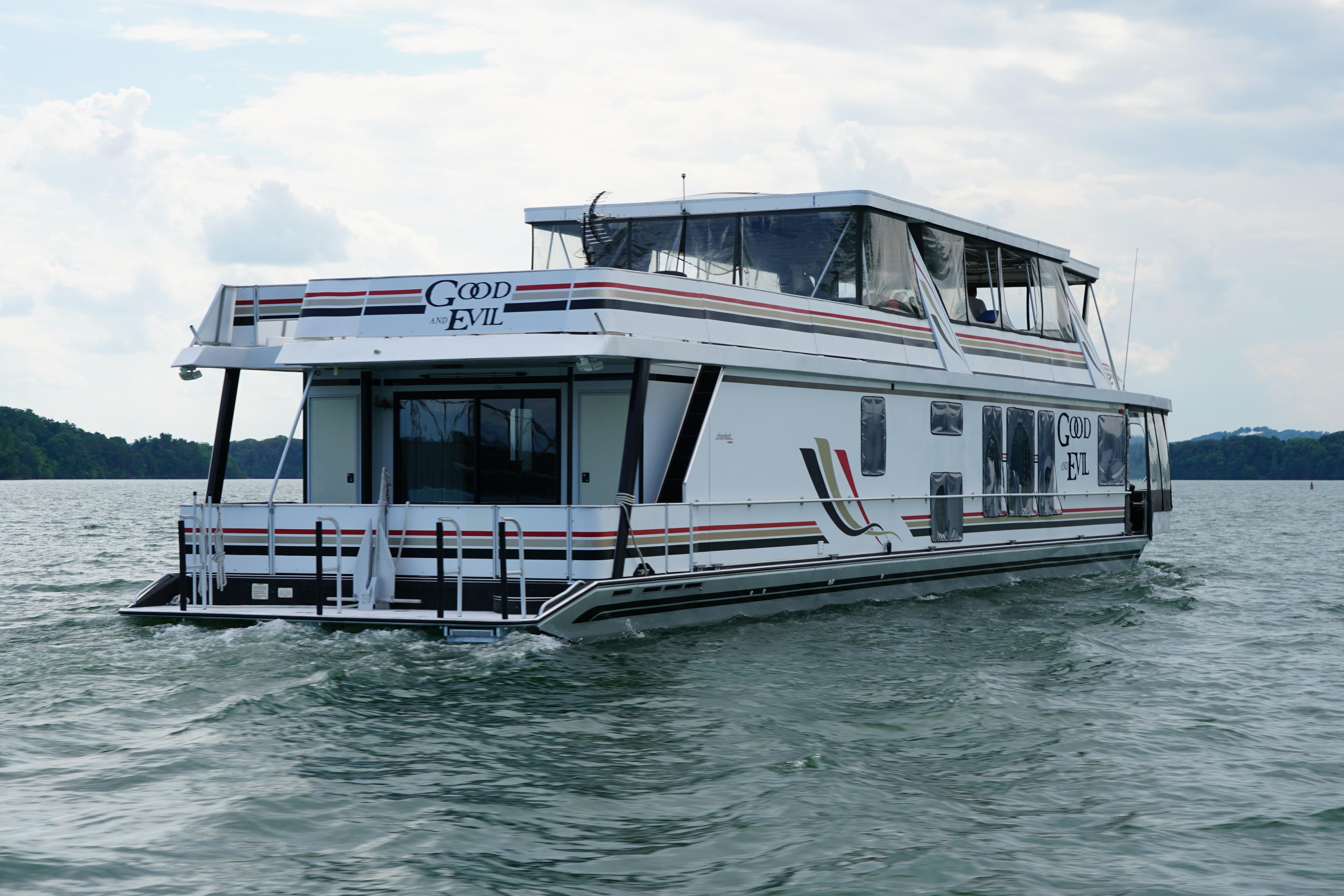 Houseboat "Good and Evil" by Stardust Cruisers, 83'x17', 2000 model on a lake.