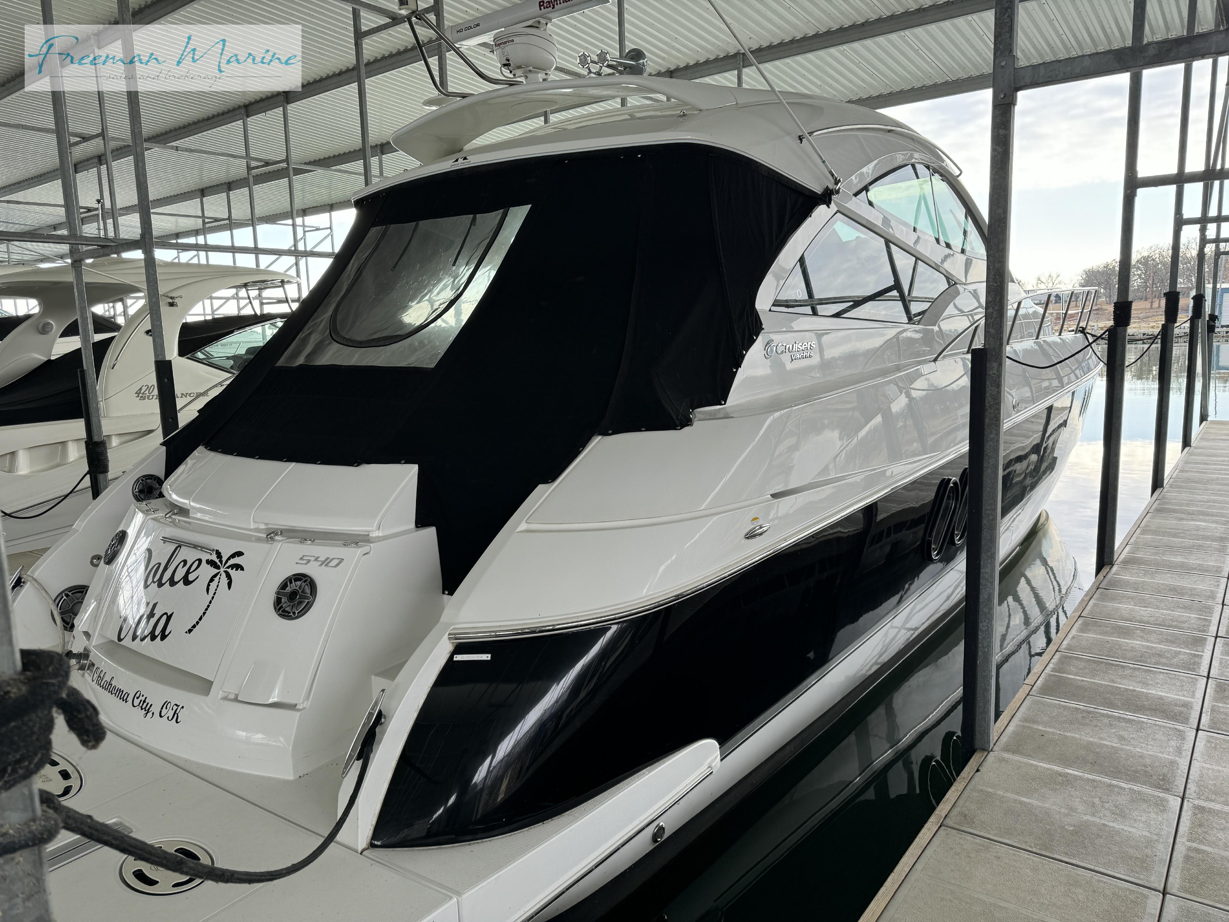 2014 Cruisers Yachts 540 Sports Coupe