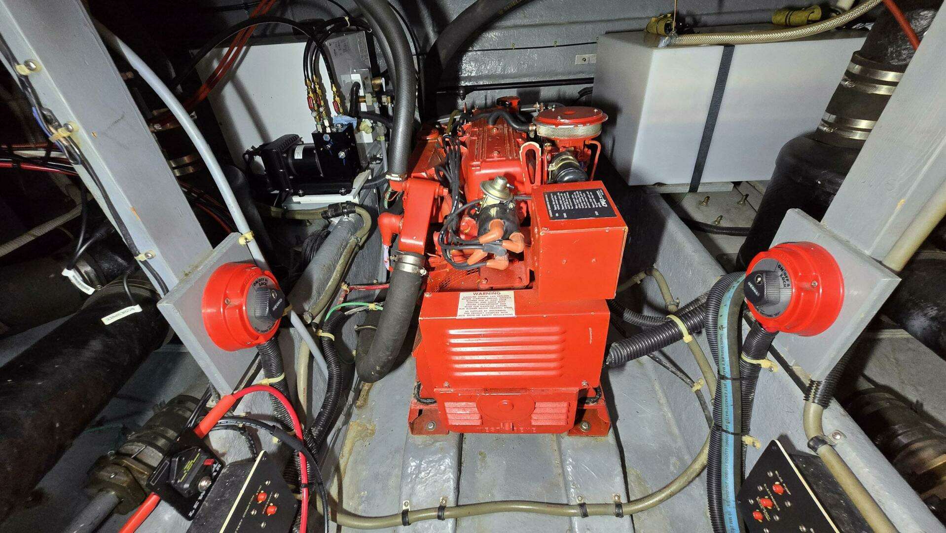 1988 Sea Ray 390 Express Cruiser - Image 12
