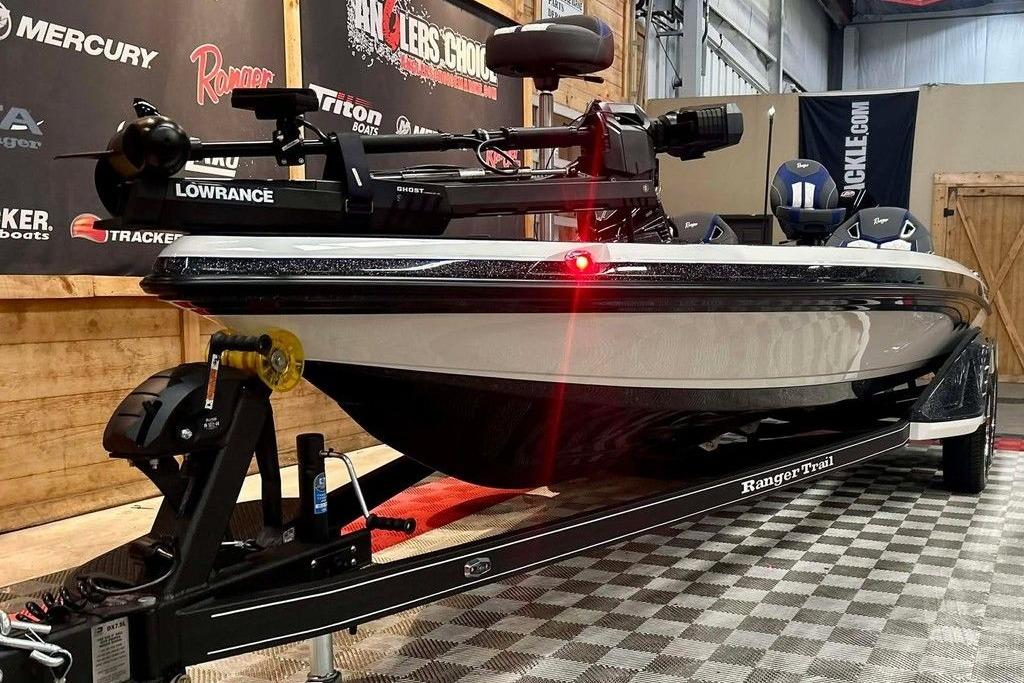 2026 Ranger Z521R Cup-Equipped boat on display, featuring advanced Lowrance equipment.