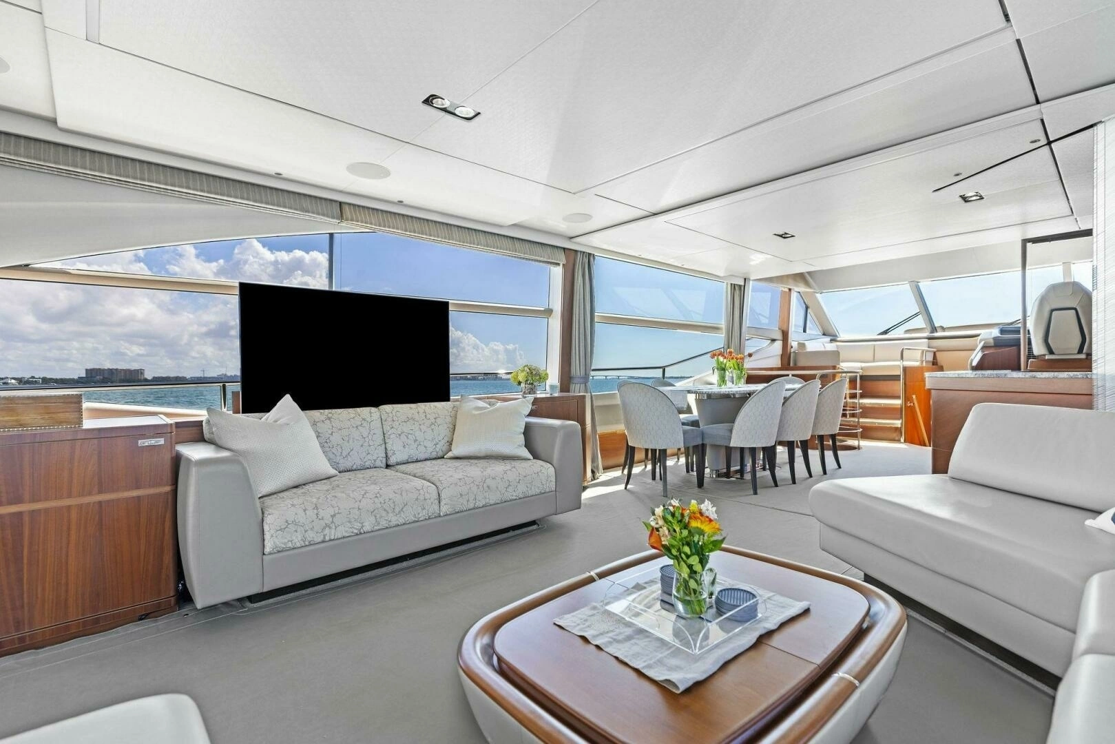 2018 Princess Y75 Motor Yacht - Image 13
