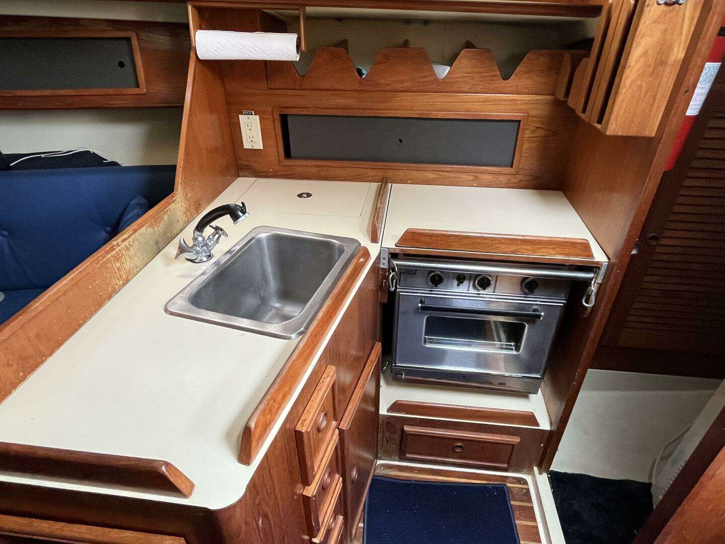1986 Pearson — - Image 22