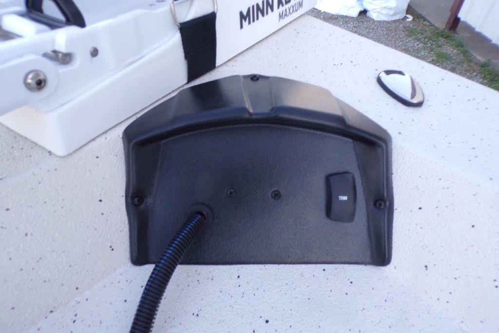 2026 Xpress H20B Bay boat trim control panel with Minn Kota Maxxum motor.