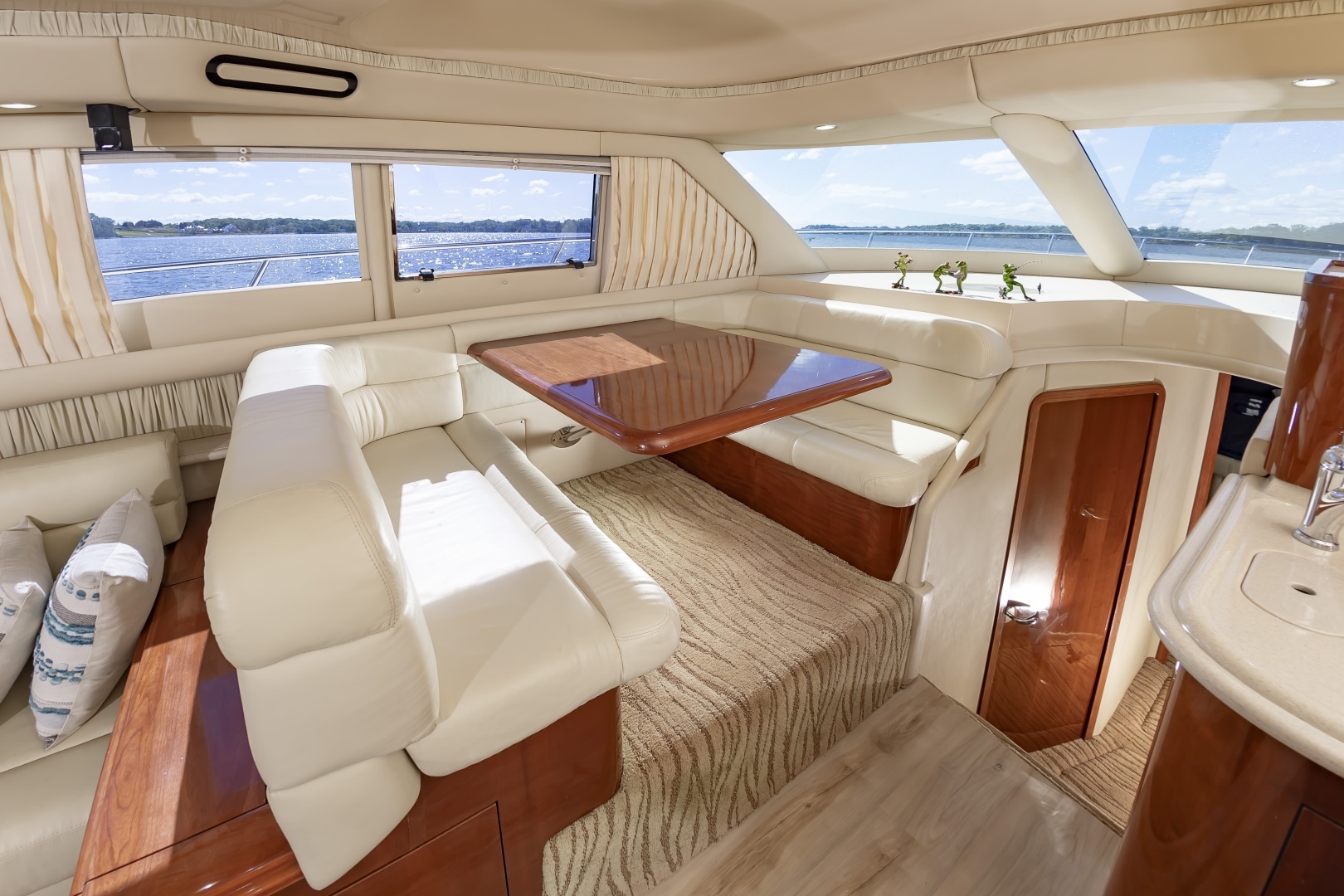 2002 Sea Ray 560 Sedan Bridge - Image 28