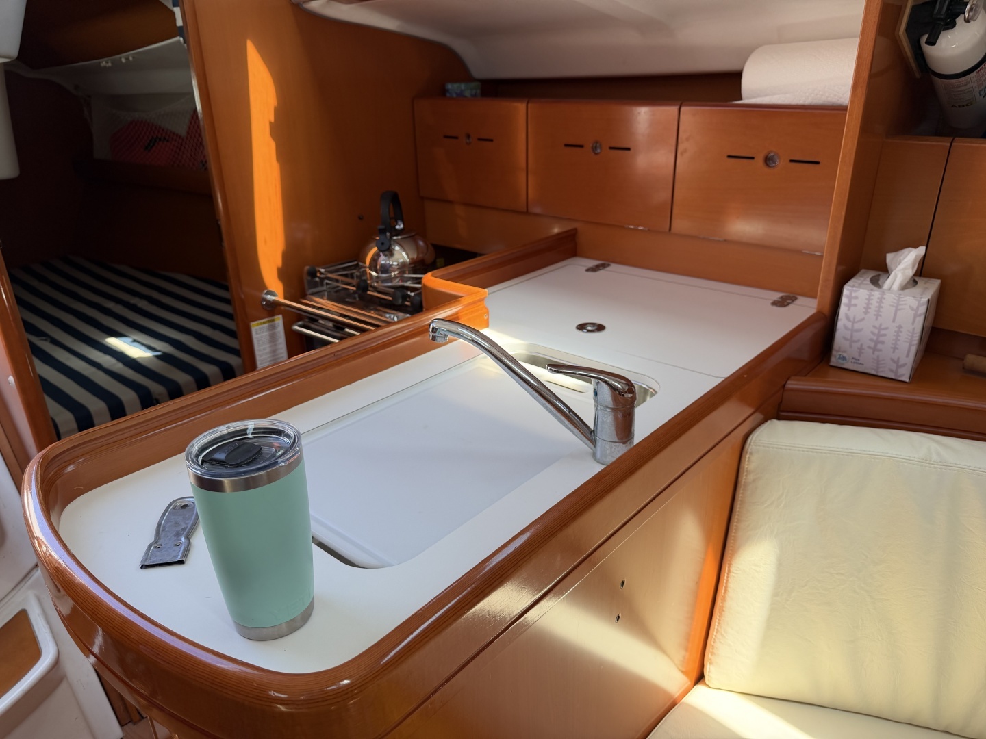 2004 Beneteau 40.7 - Image 16