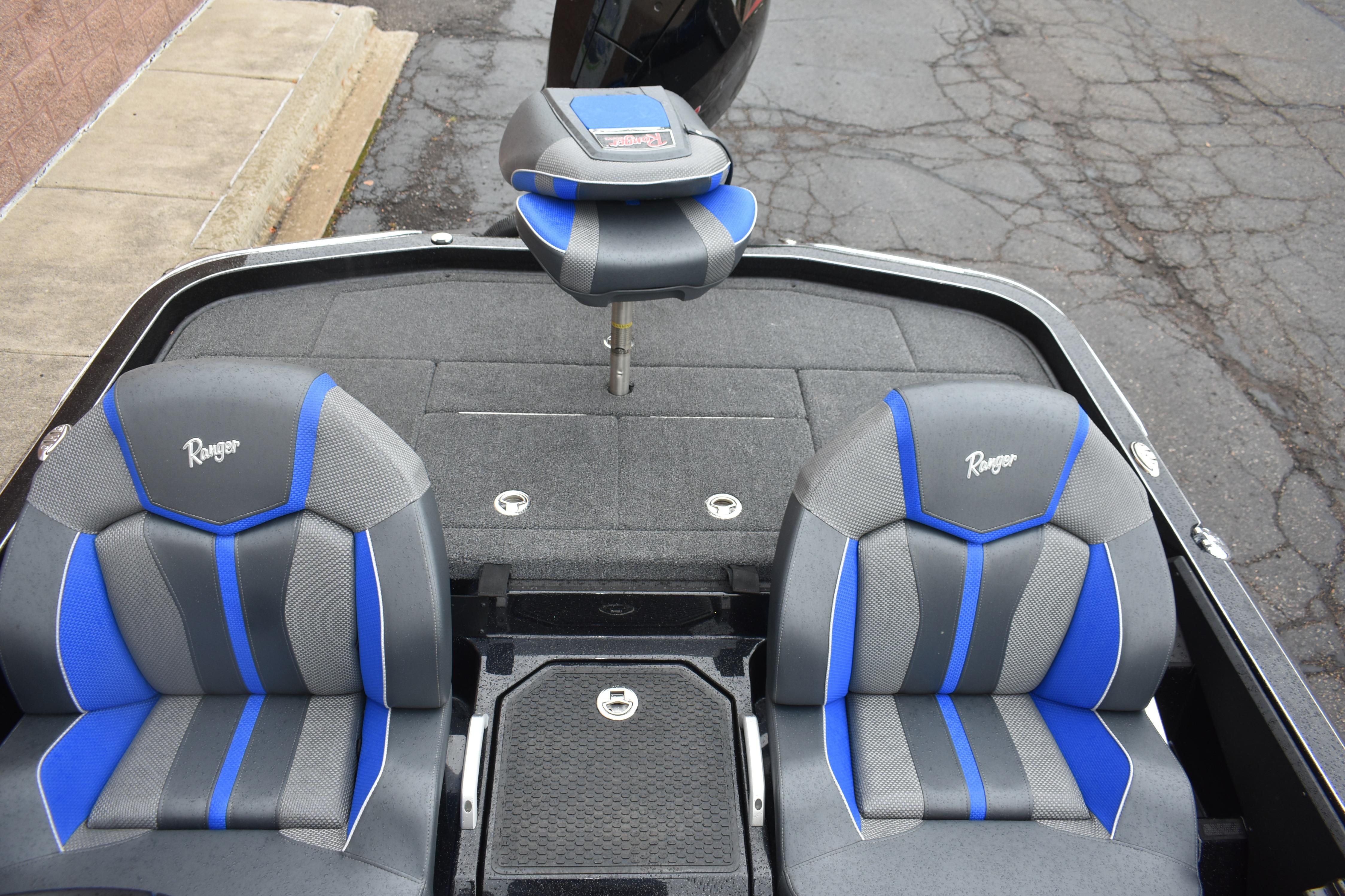 2025 Ranger Z521 boat interior with blue and gray seats, showcasing modern design.