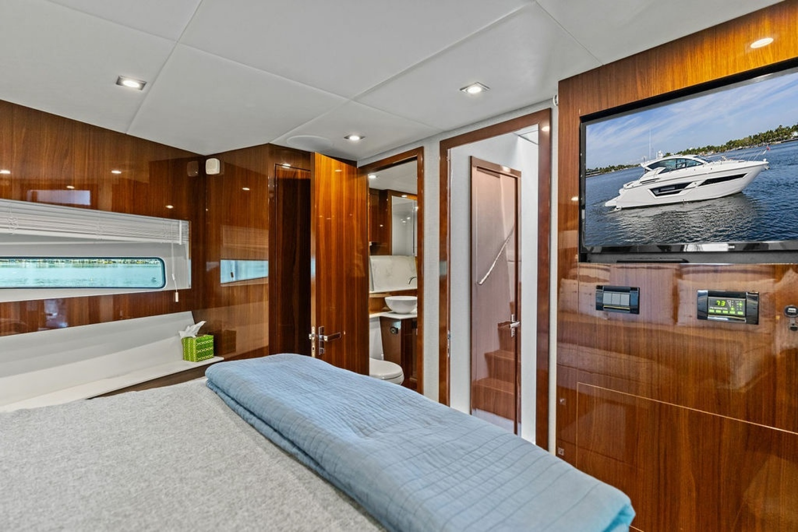 2022 Cruisers Yachts 46 CANTIUS - Image 39