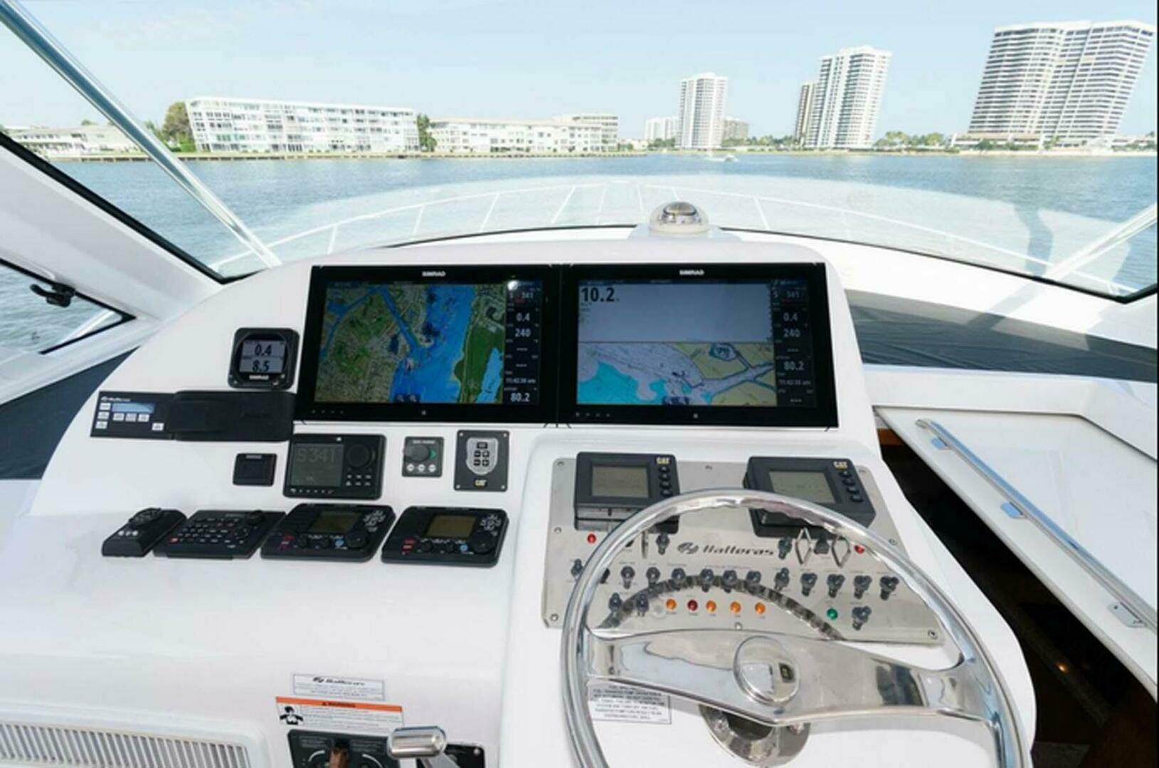 2015 Hatteras Express Sportfish - Image 16