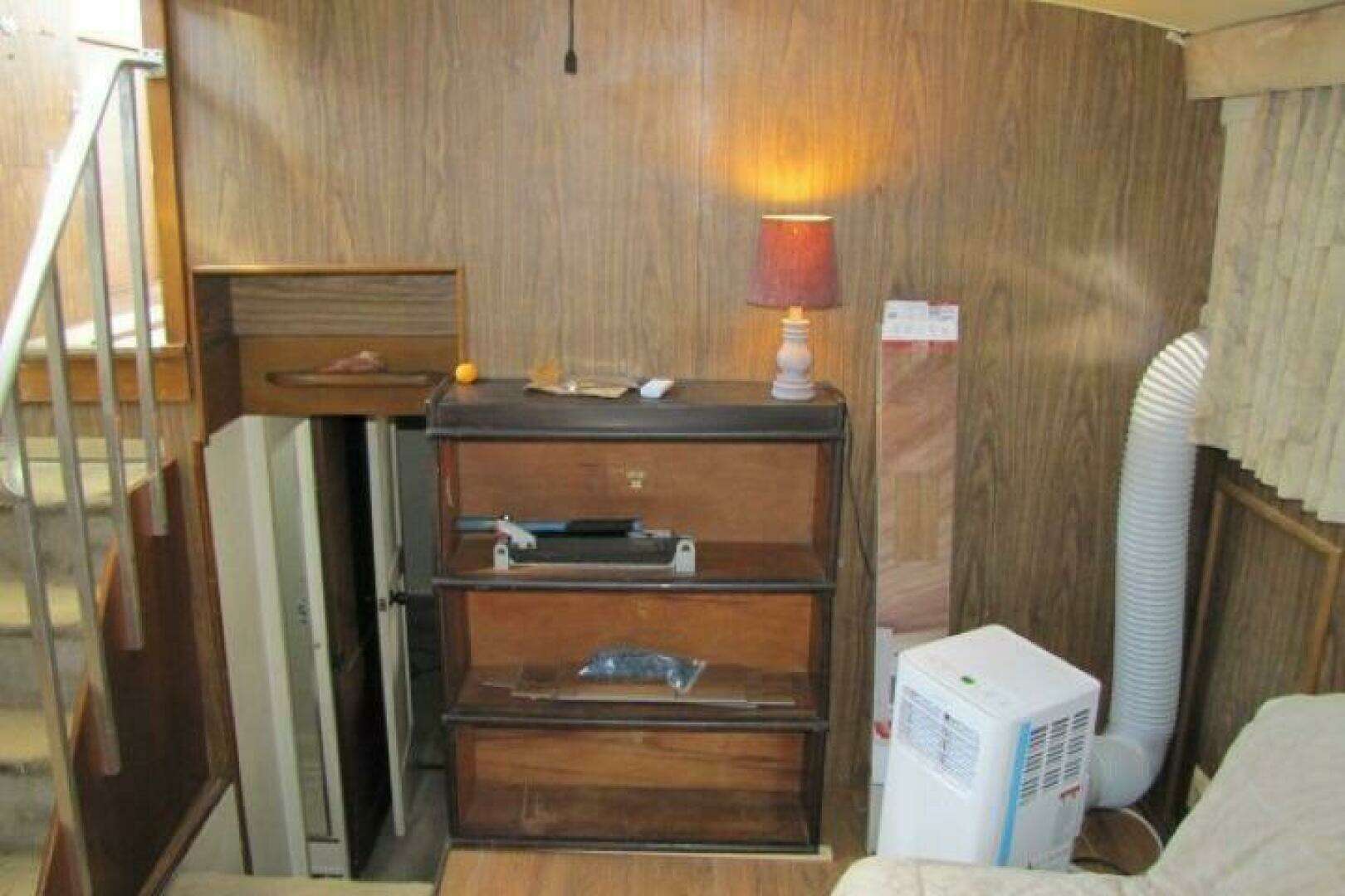 1973 Chris-Craft 55 Commander - Image 38