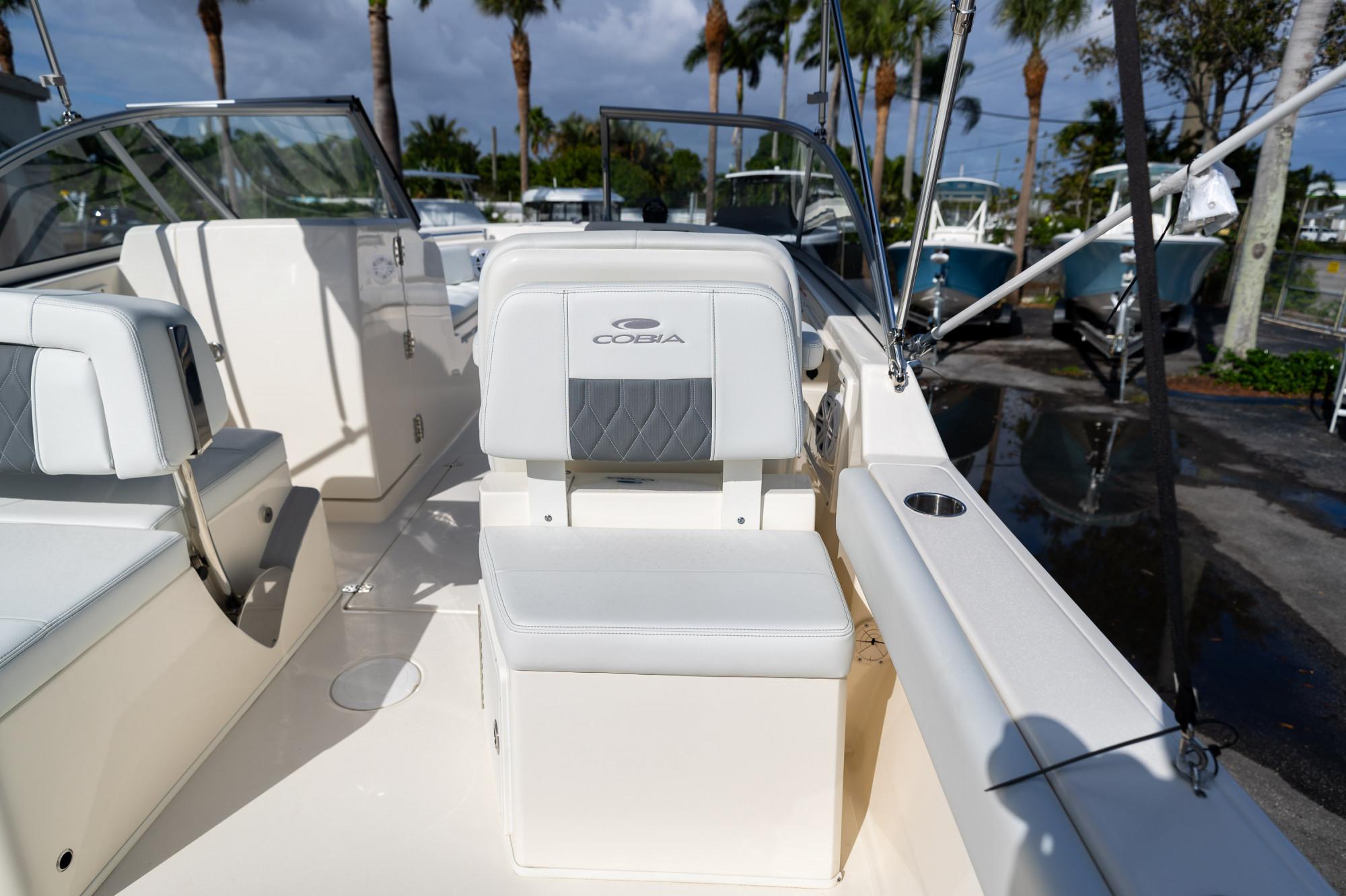 2024 Cobia 220 Dual Console - 17