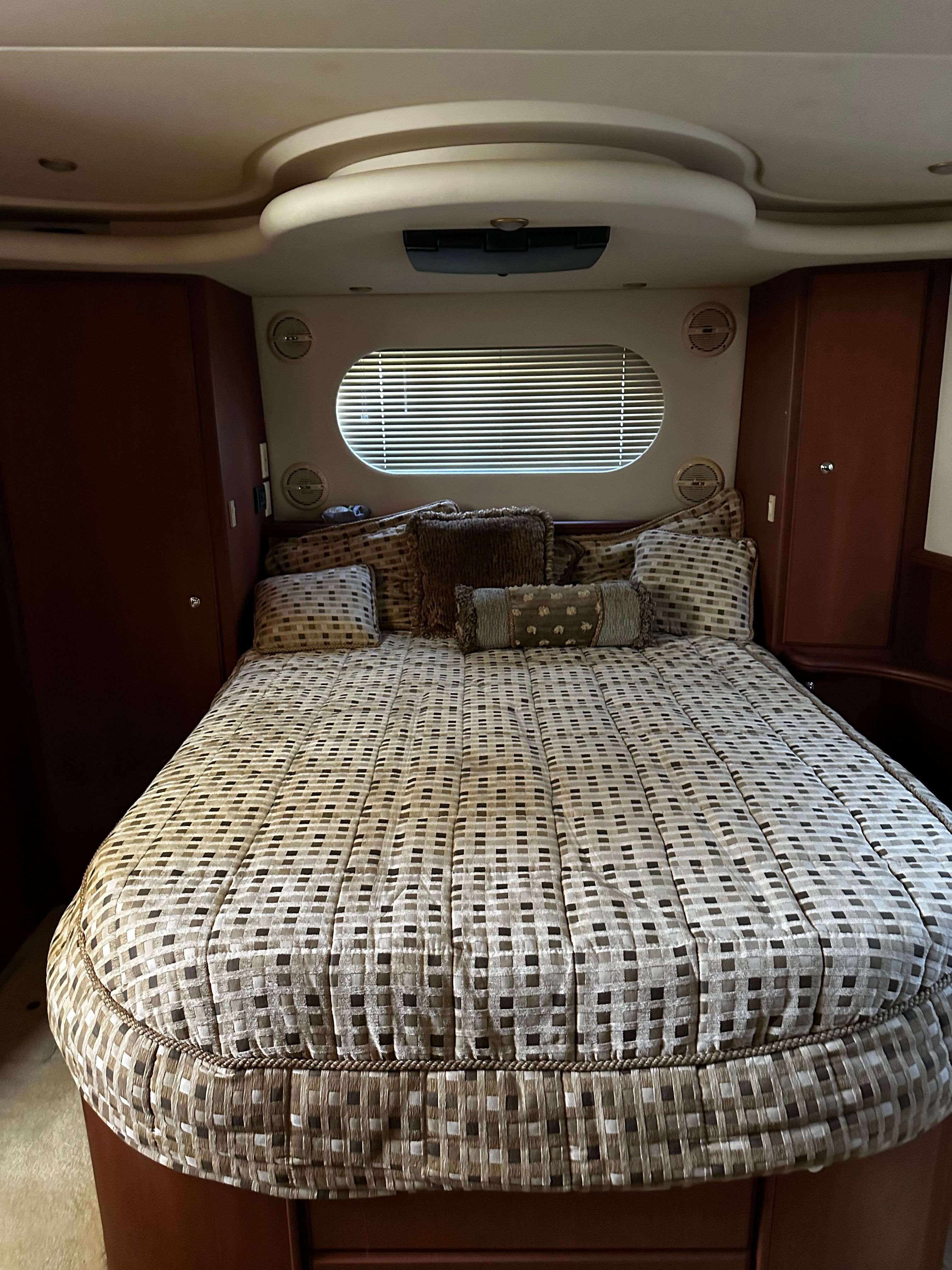2004 Silverton 43 Motor Yacht - 4