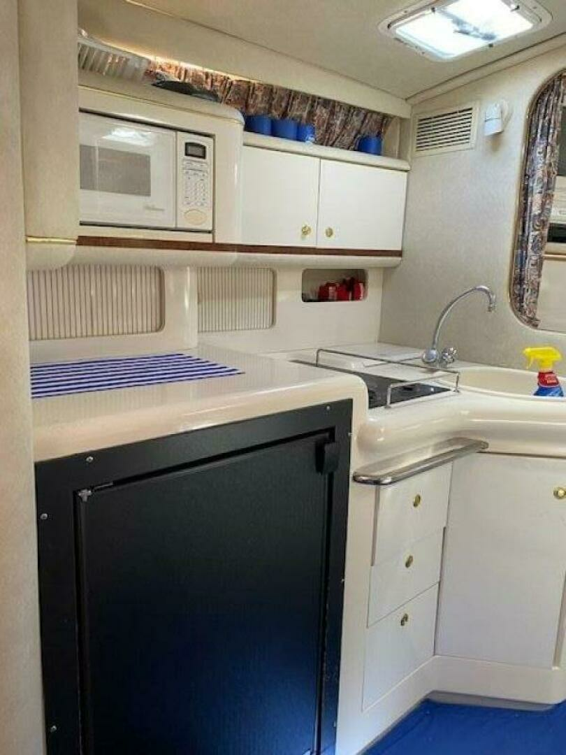 1997 Sea Ray 330 Sundancer - Image 16