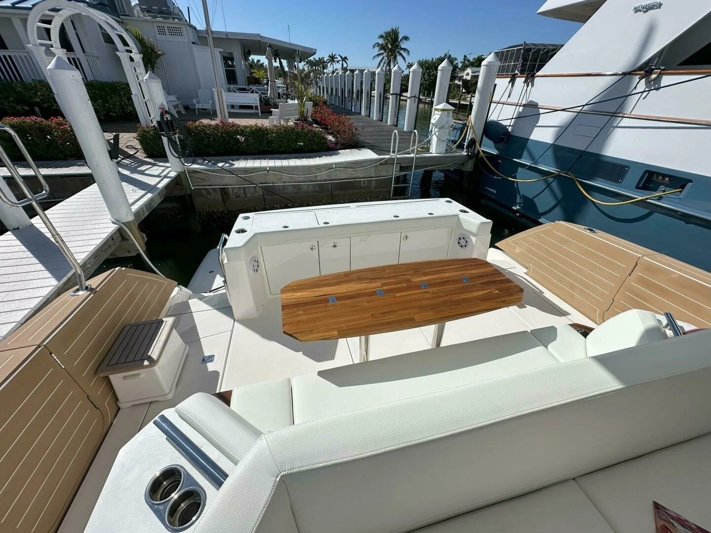 2025 Tiara Yachts EX 60 - Image 24