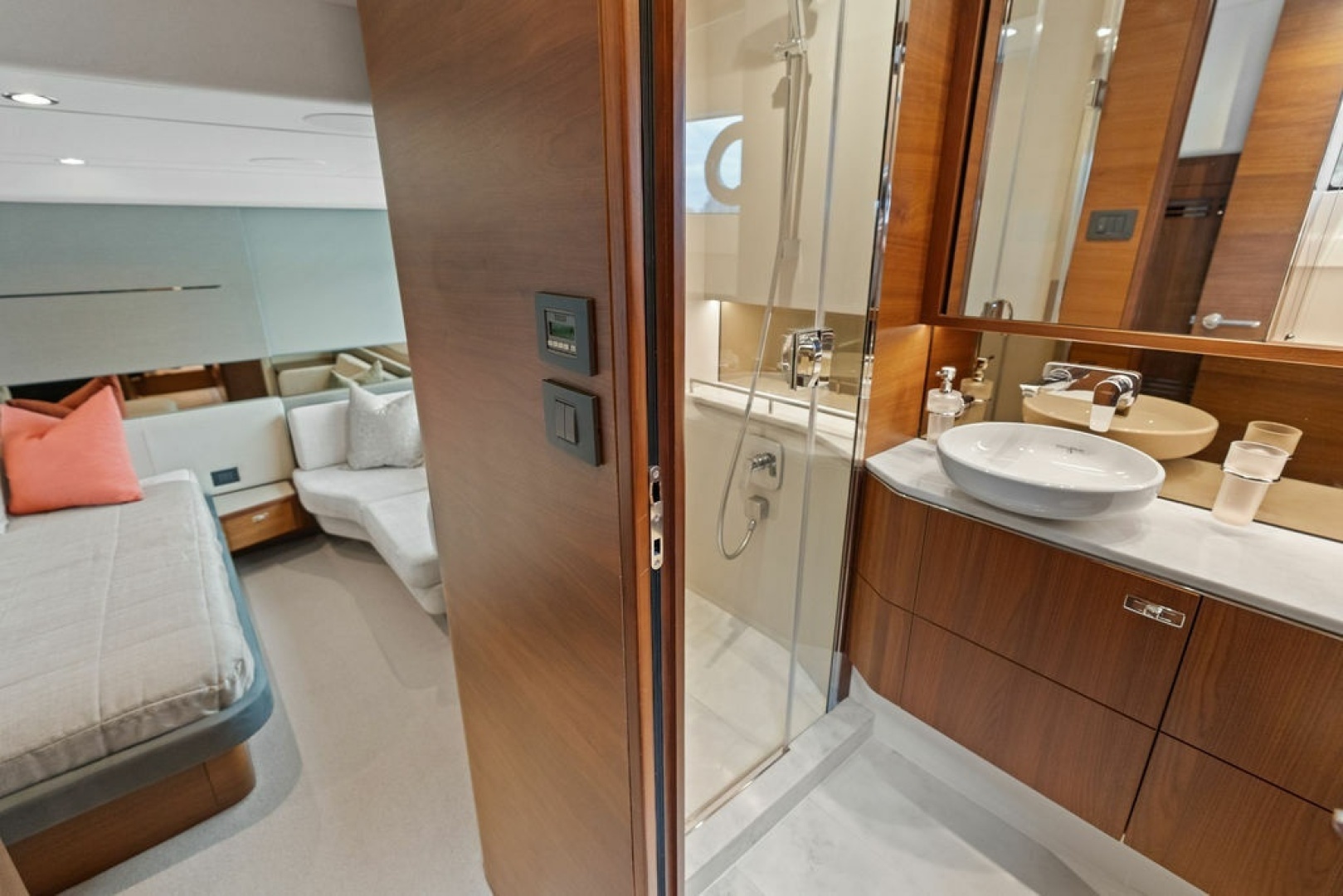 2020 Princess S62 Sportbridge - Image 57