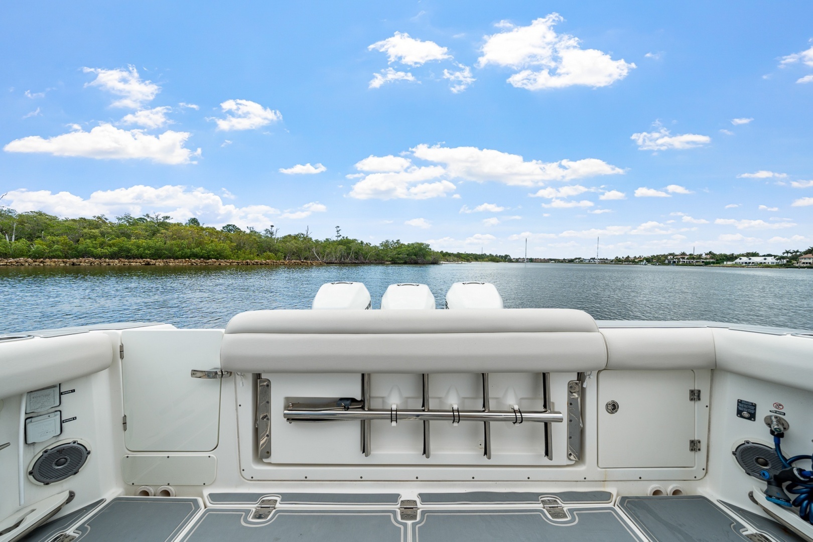 2018 Boston Whaler 380 Outrage - Image 29