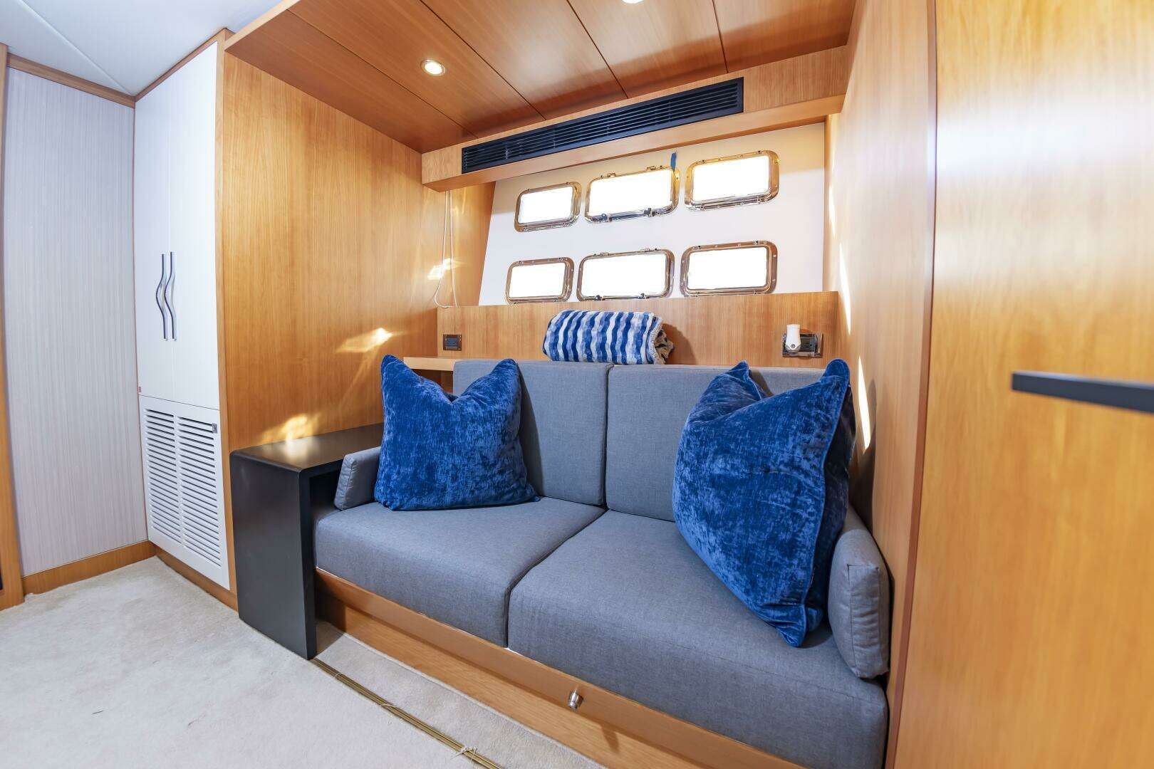 2017 Johnson 93 Flybridge - Image 68