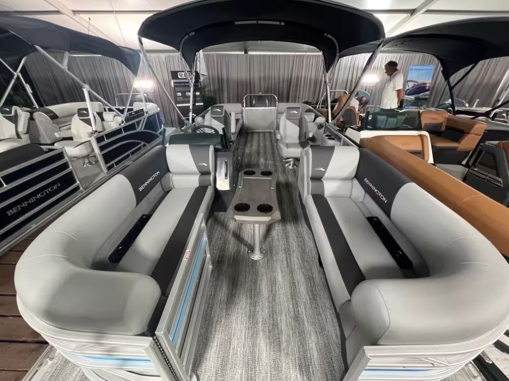 2027 Bennington 22 SSR - 3