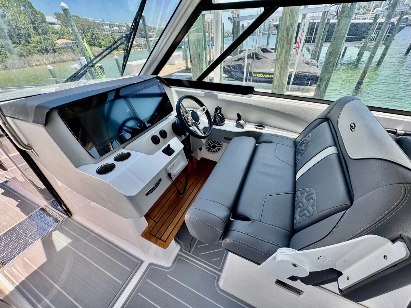 2025 Regal LS36 - Image 2
