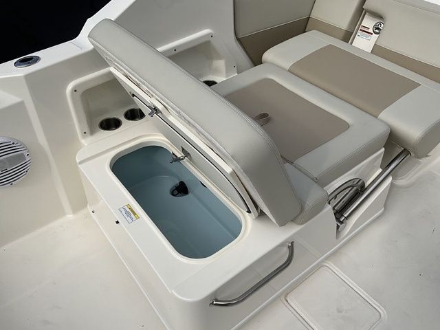 2024 Boston Whaler 210 Vantage - 14