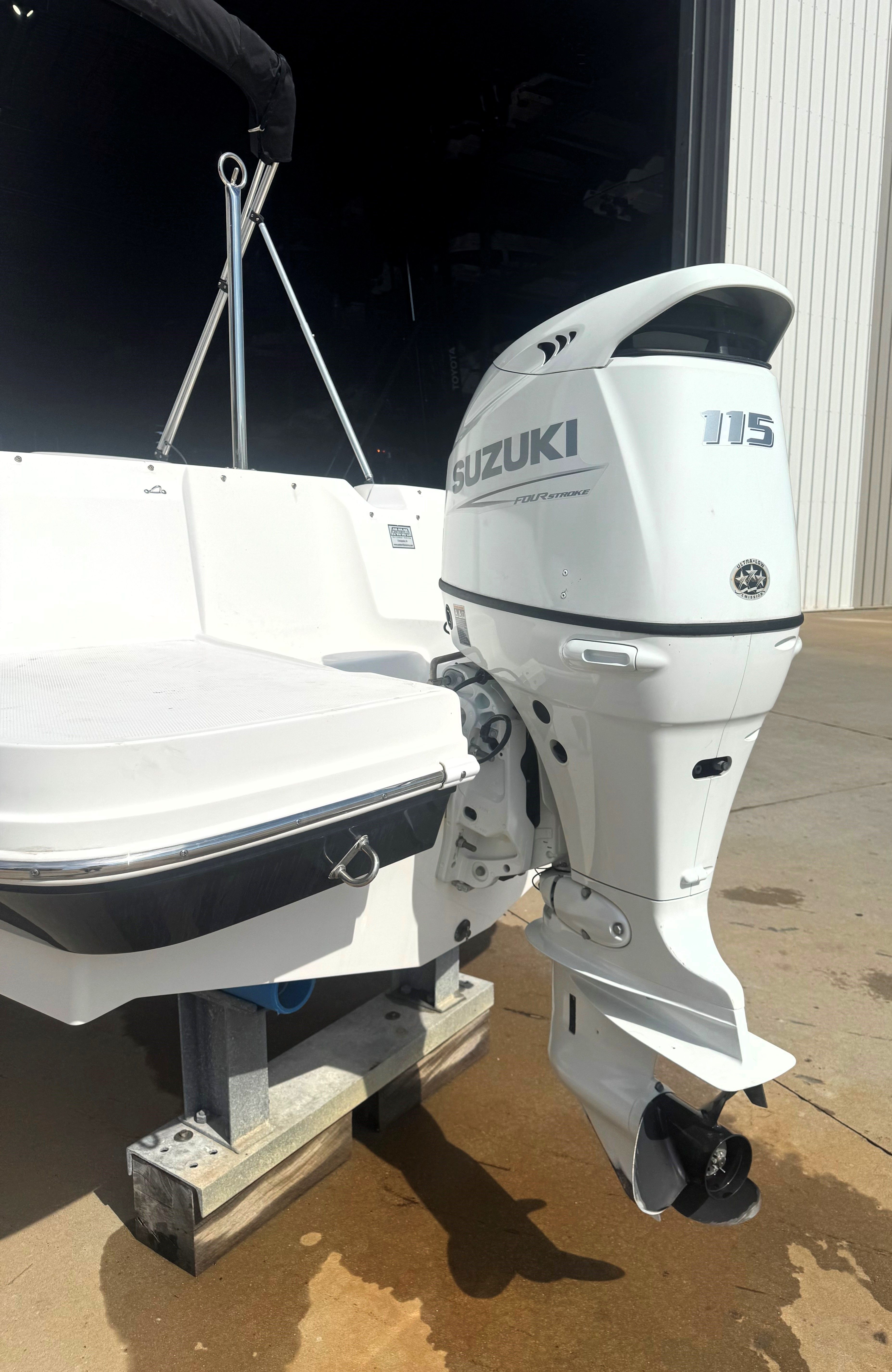 2021 Hurricane SunDeck Sport 185 OB - 9