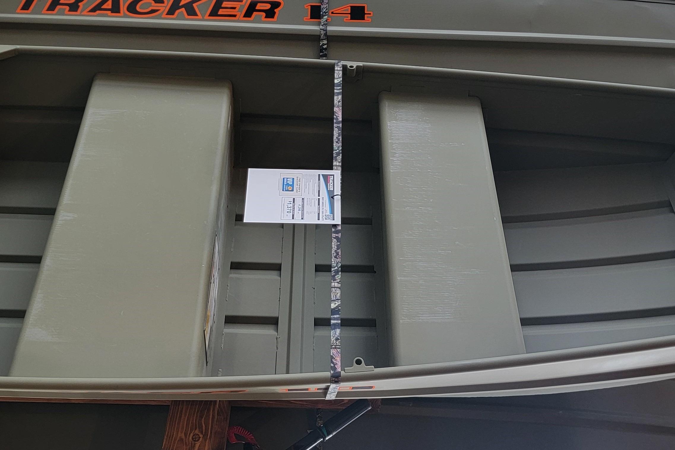 2026 Tracker Grizzly 10 Jon