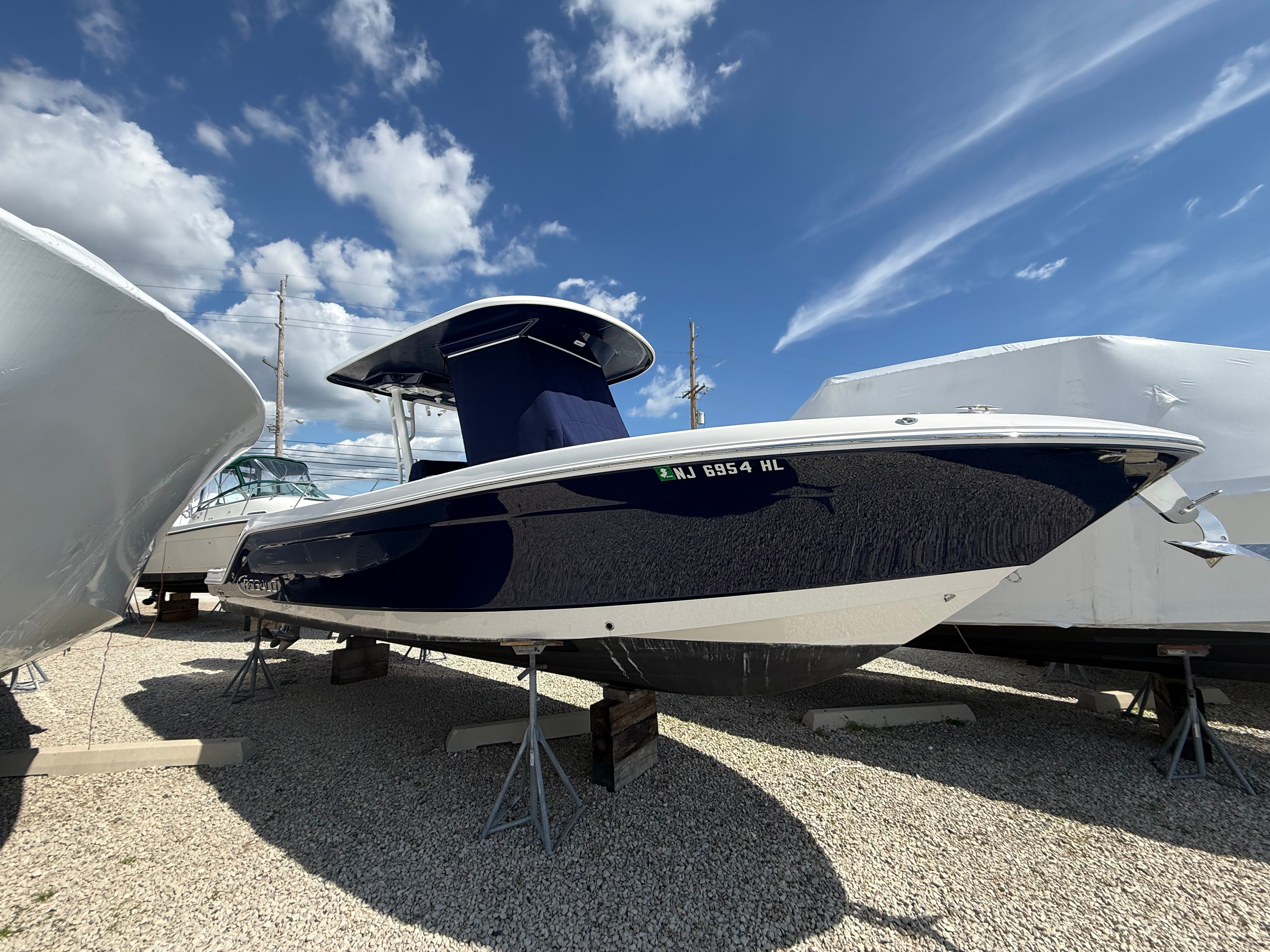 2021 Robalo R272 Center Console