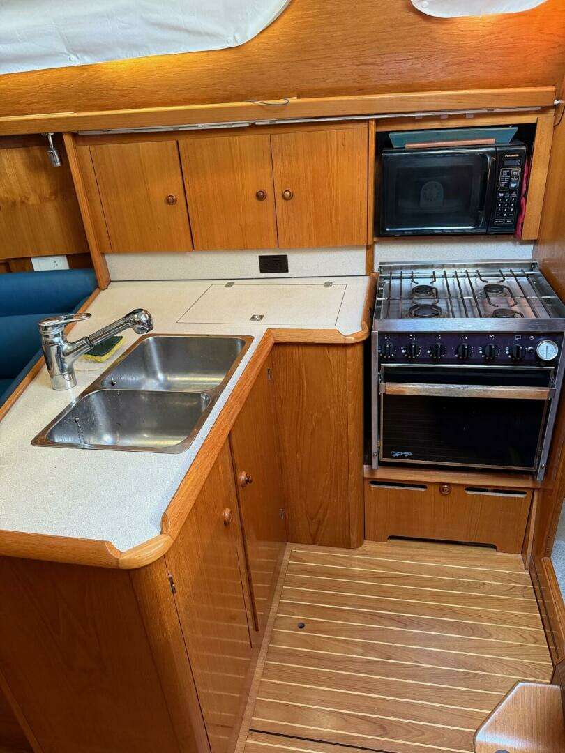 1999 Jeanneau 36.2 Sun Odyssey - Image 21